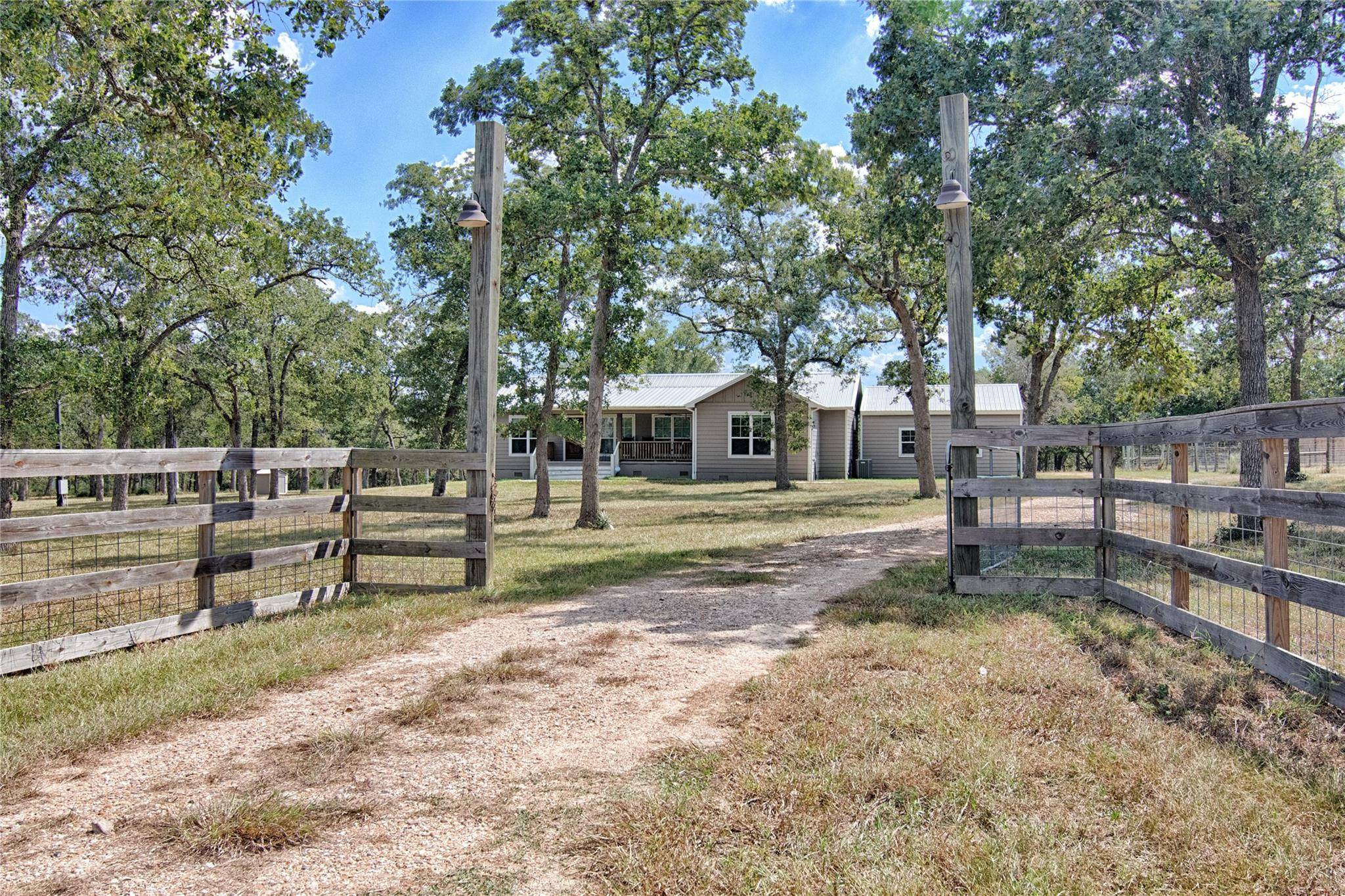 Hallettsville, TX 77964,5689 CR 132