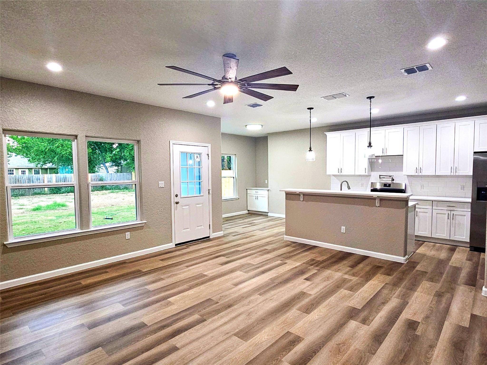 Luling, TX 78648,1409 E Fannin ST