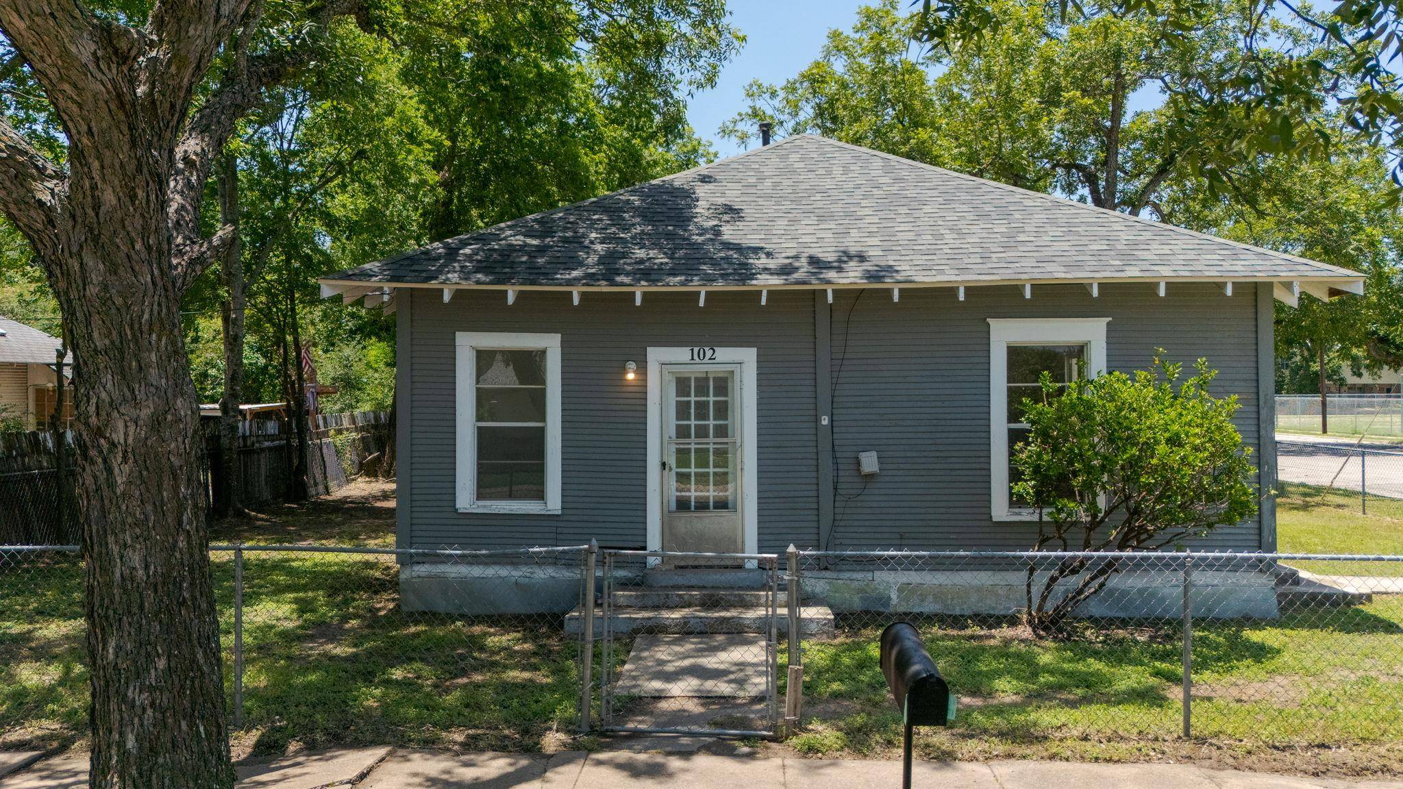 Lampasas, TX 76550,102 S Western Ave