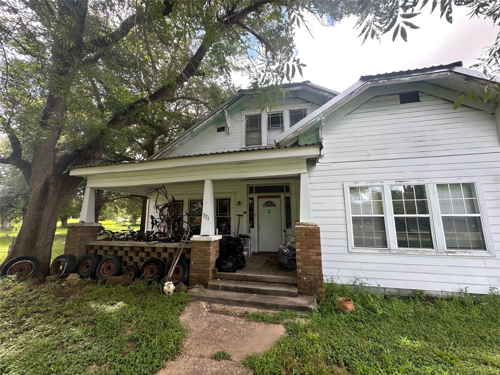 Lexington, TX 78947,321 Douglas ST