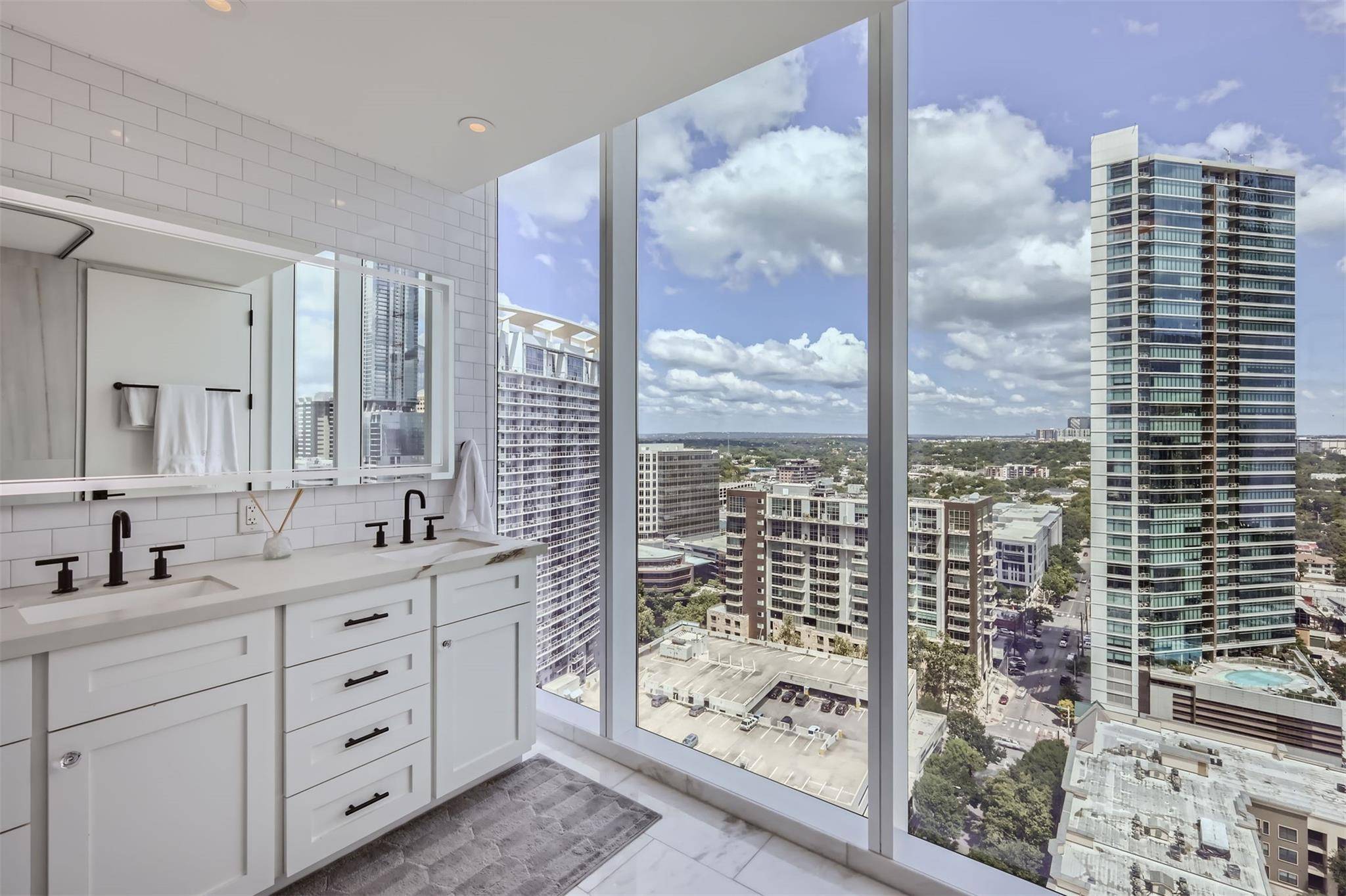 Austin, TX 78701,301 West Ave #2101
