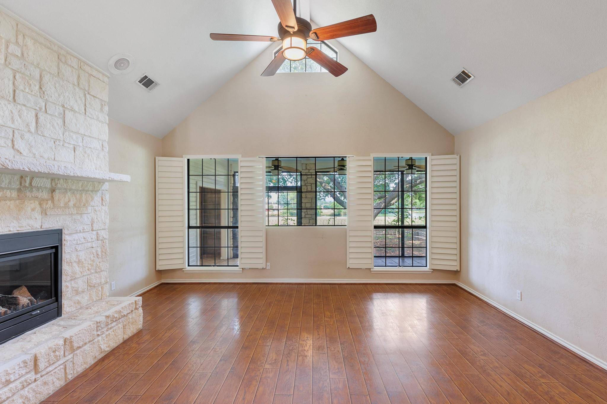 Marble Falls, TX 78654,440 Saint Andrews ST