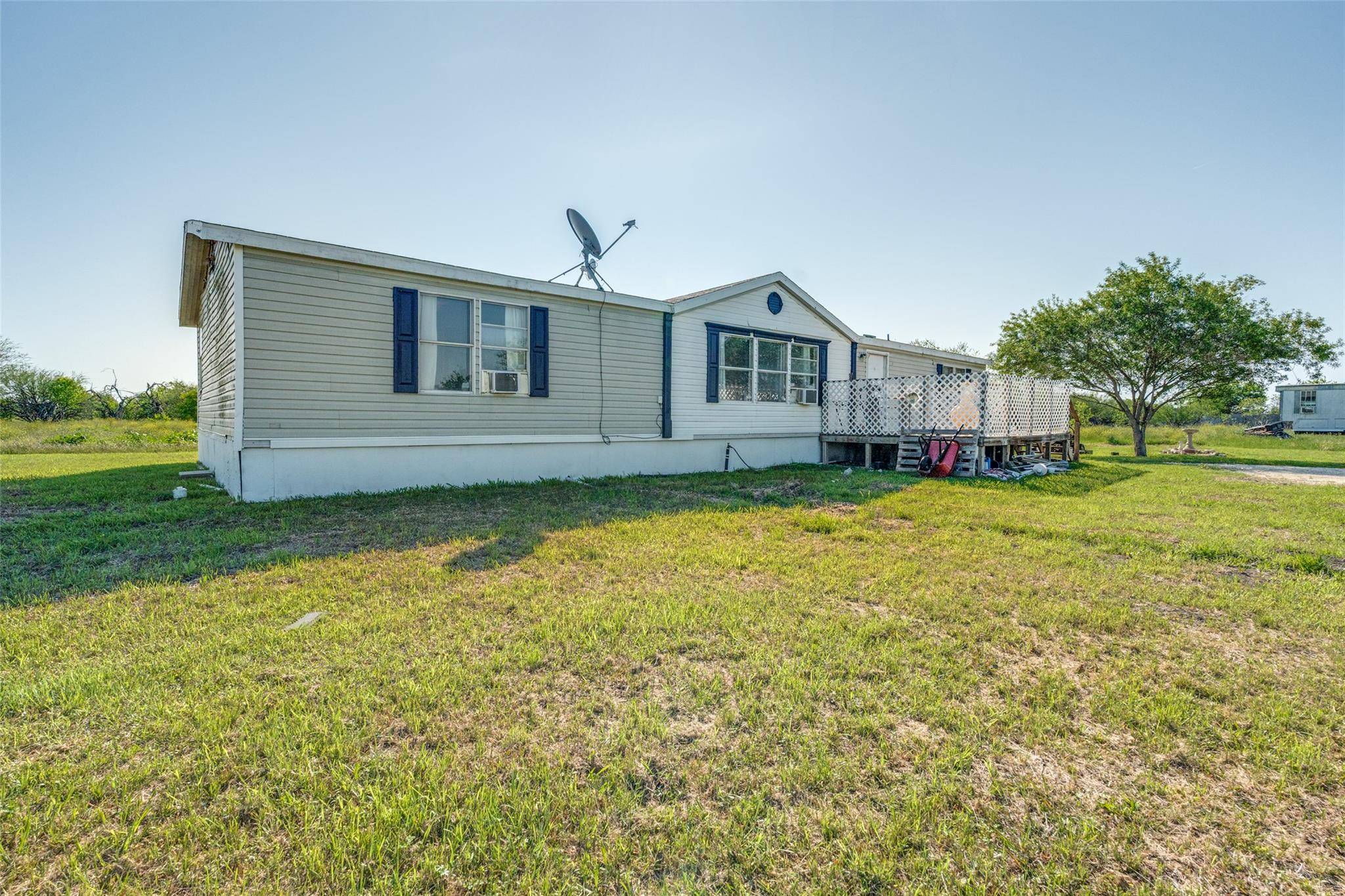 Maxwell, TX 78656,253 Martindale Lake RD
