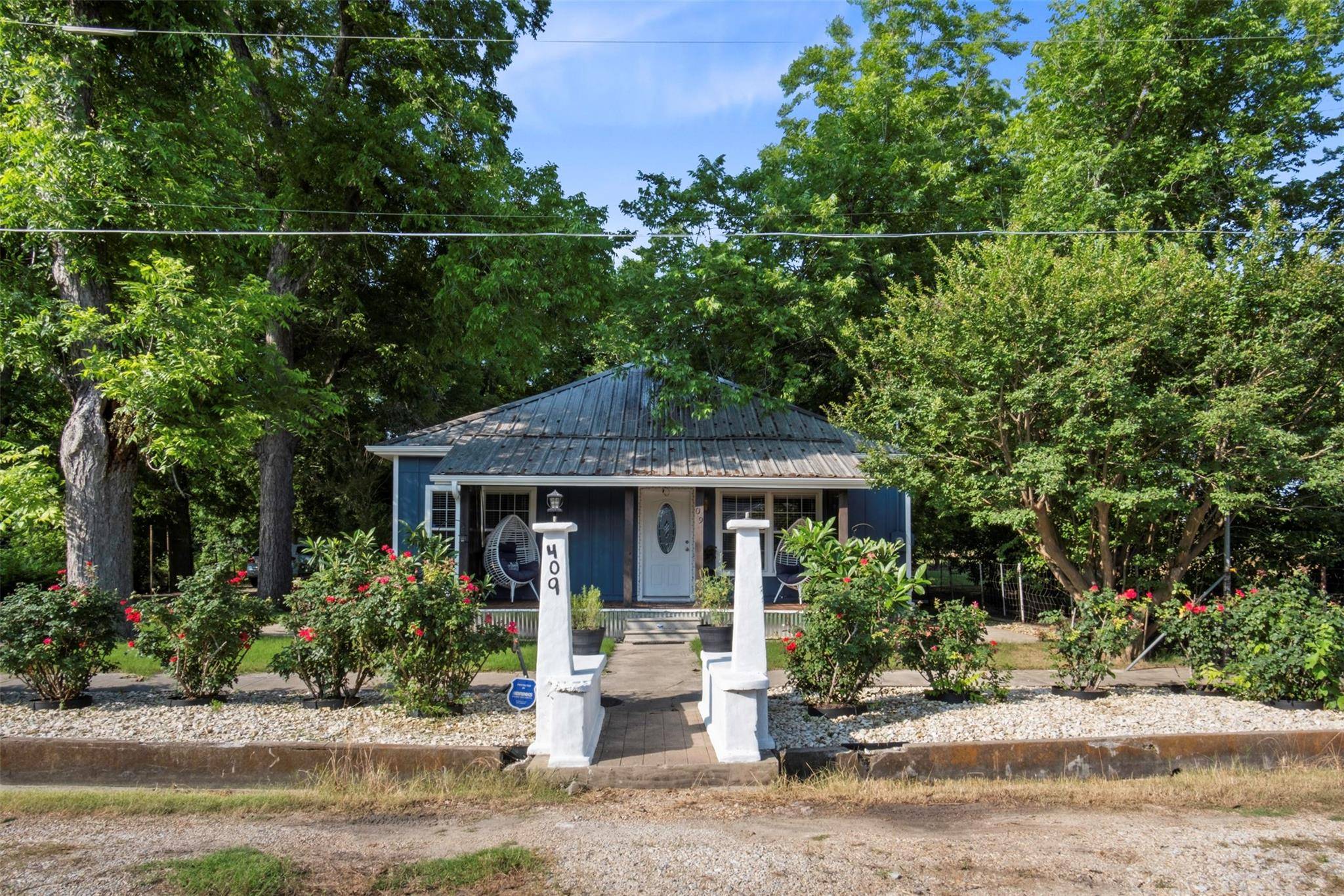 Holland, TX 76534,409 El paso ST