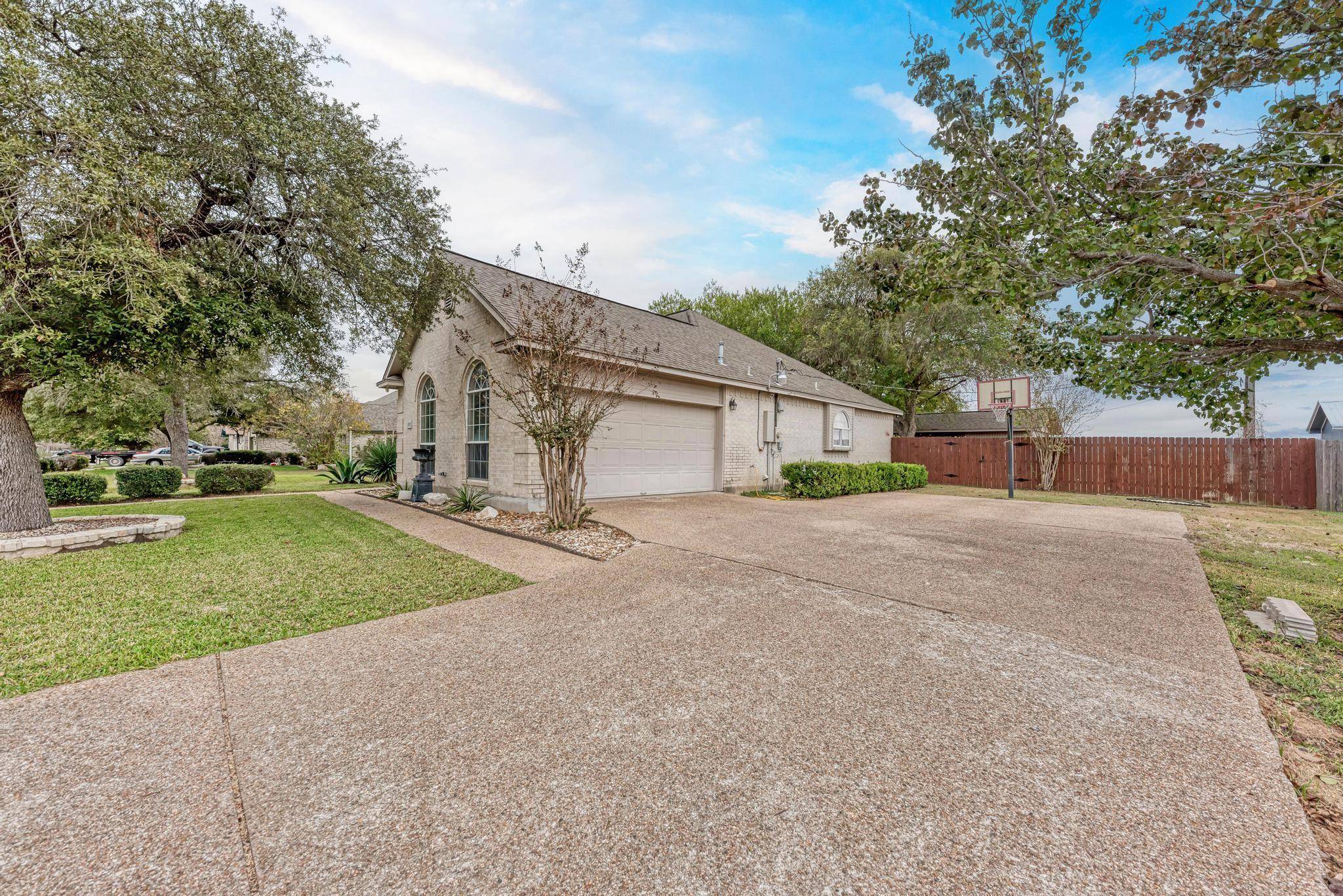 Lockhart, TX 78644,1610 Meadow LN