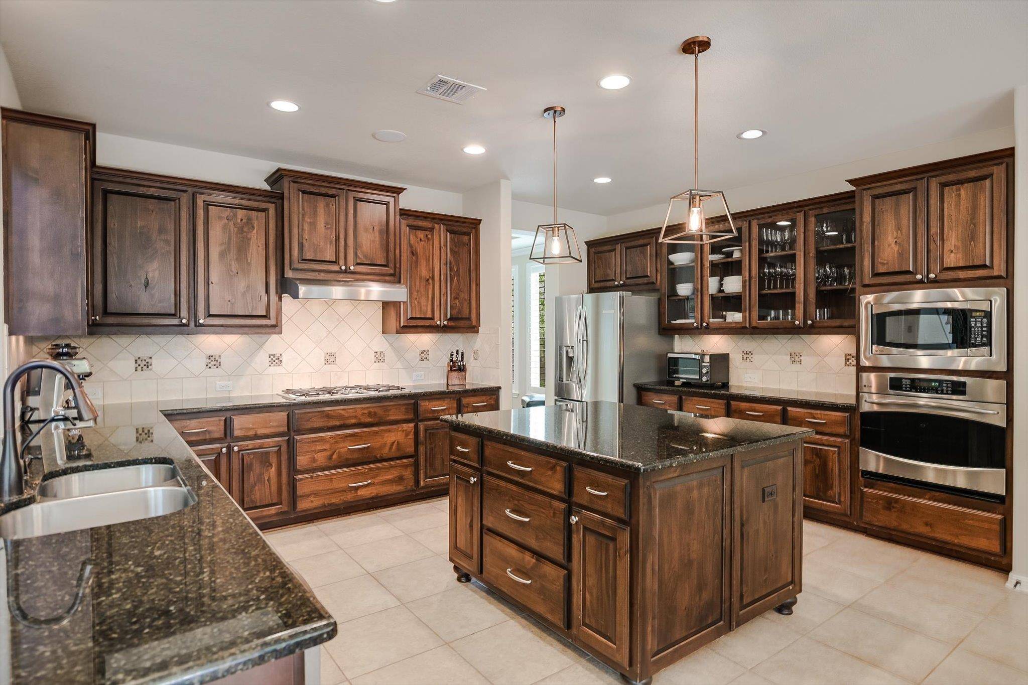 Austin, TX 78738,18120 Lipan Apache CV