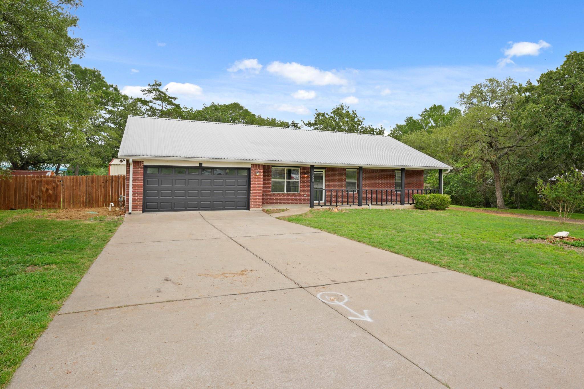 Smithville, TX 78957,503 Pine ST