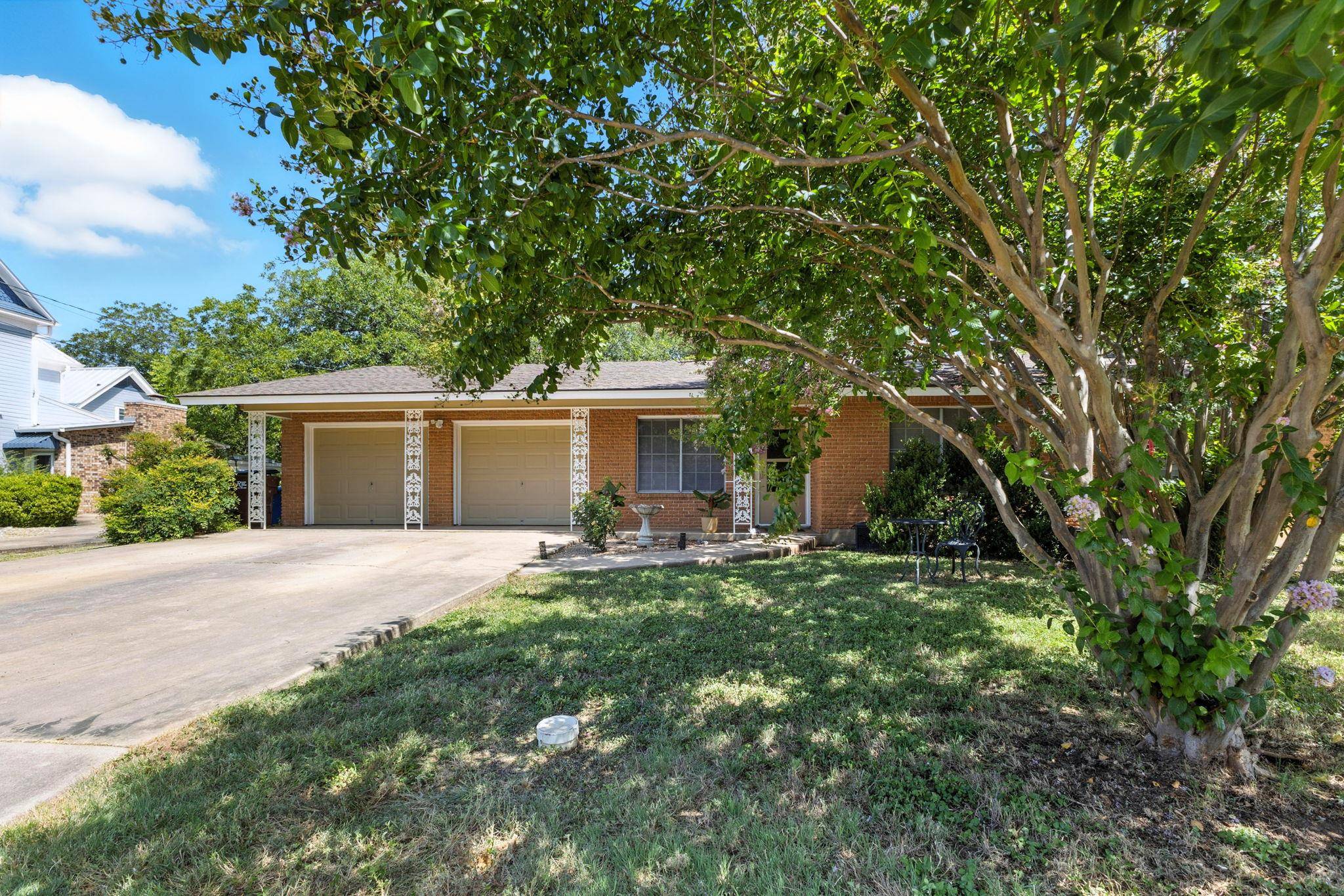 Round Rock, TX 78664,606 E Liberty Ave