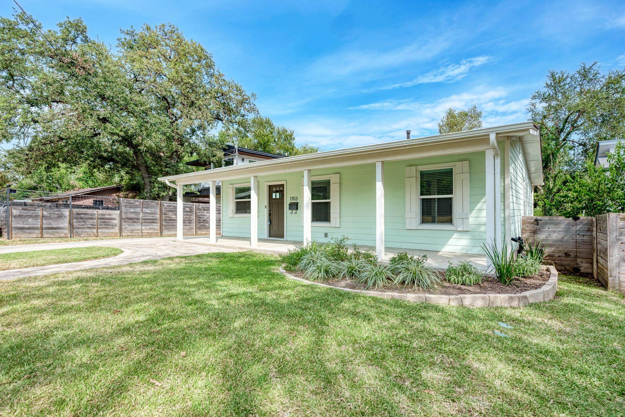 Austin, TX 78721,1703 Hillcrest LN