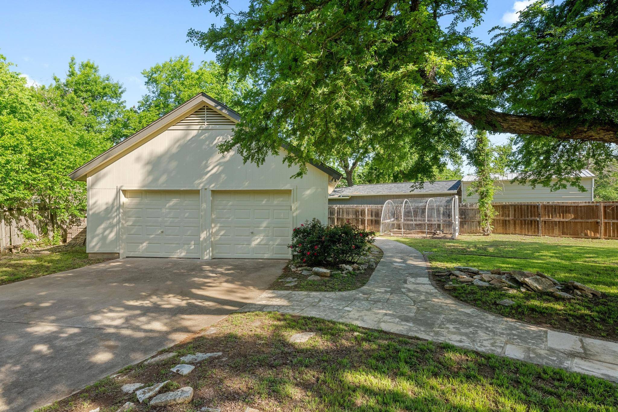 Round Rock, TX 78681,2412 W Messick LOOP