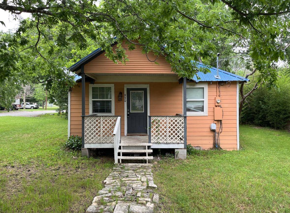 Lockhart, TX 78644,930 Red River ST