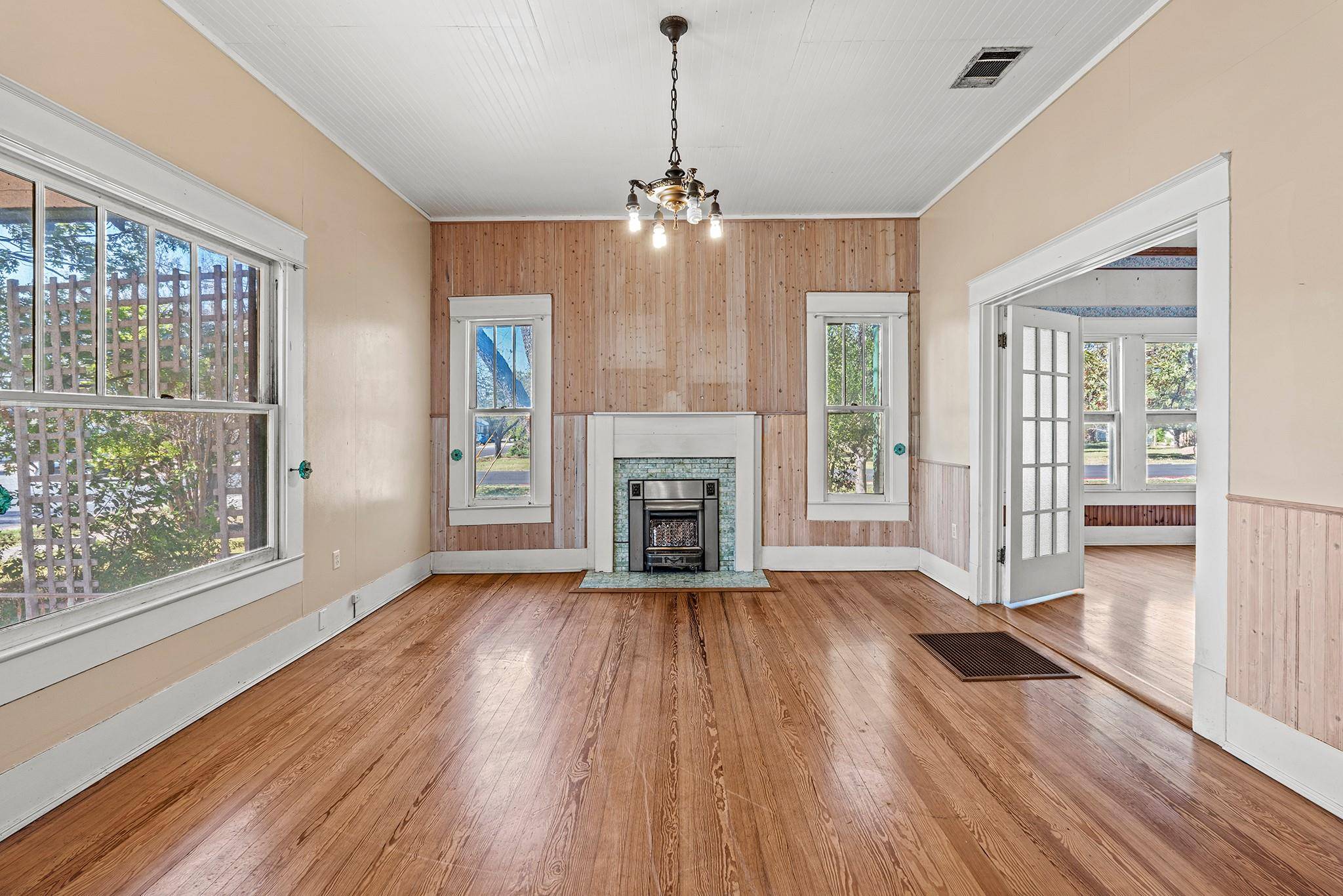 Hutto, TX 78634,110 W Pecan ST