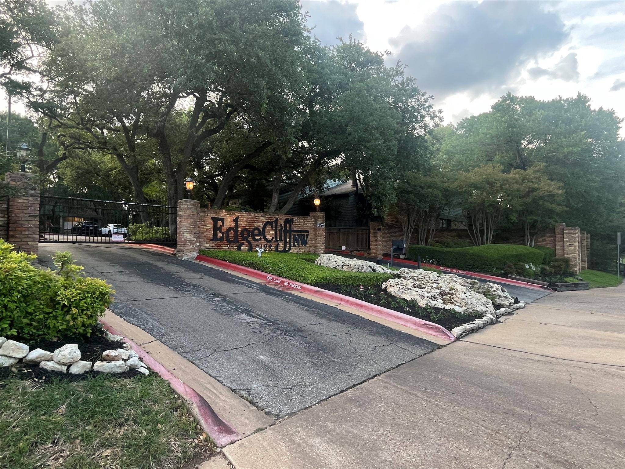 Austin, TX 78731,7122 Woodhollow DR #105