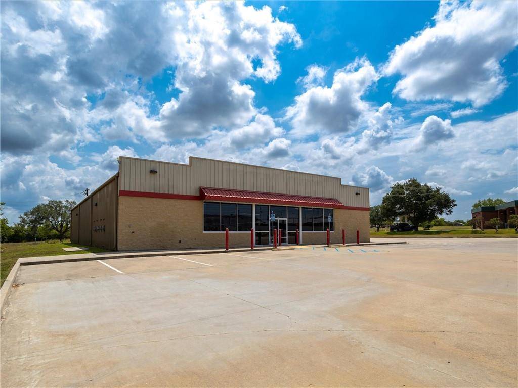 Schulenburg, TX 78956,82 N Kessler Ave