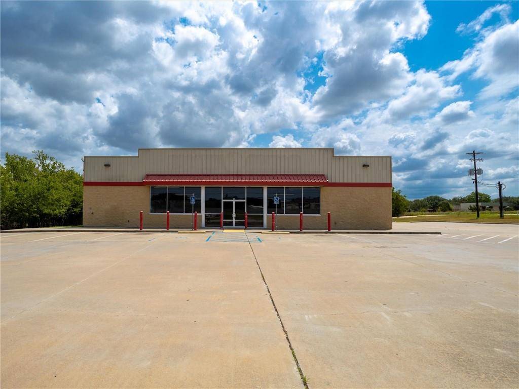 Schulenburg, TX 78956,82 N Kessler Ave