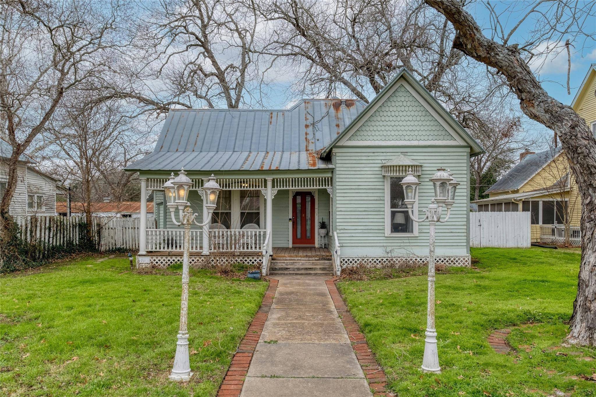 Smithville, TX 78957,503 Olive ST