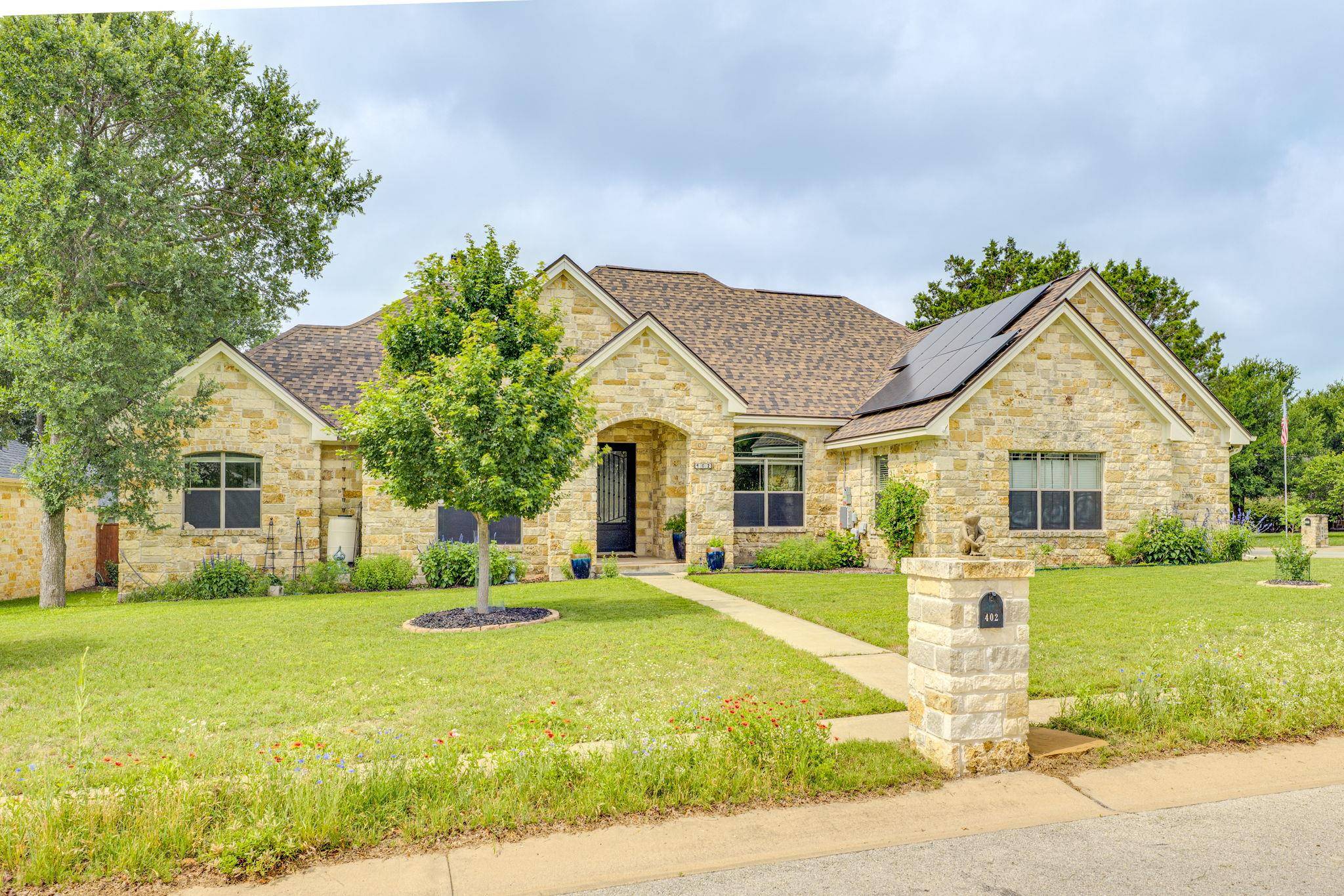 Marble Falls, TX 78654,402 Woodland Park DR