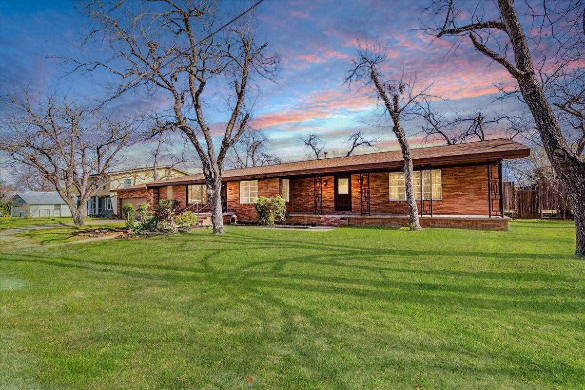 Elgin, TX 78621,805 N Ave E