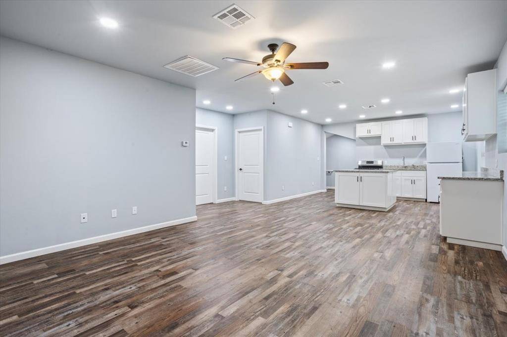 Bartlett, TX 76511,117 Emma ST #B