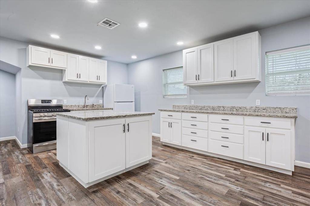 Bartlett, TX 76511,117 Emma ST #B