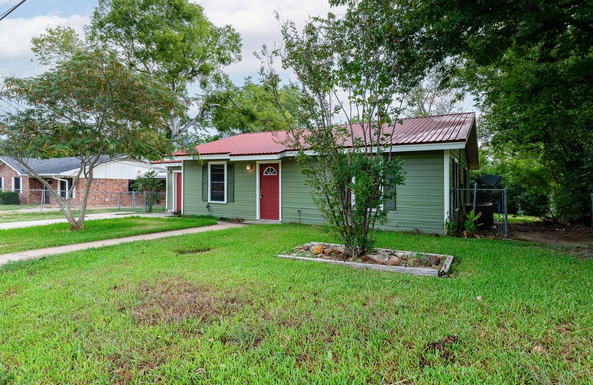 Caldwell, TX 77836,103 S Porter ST