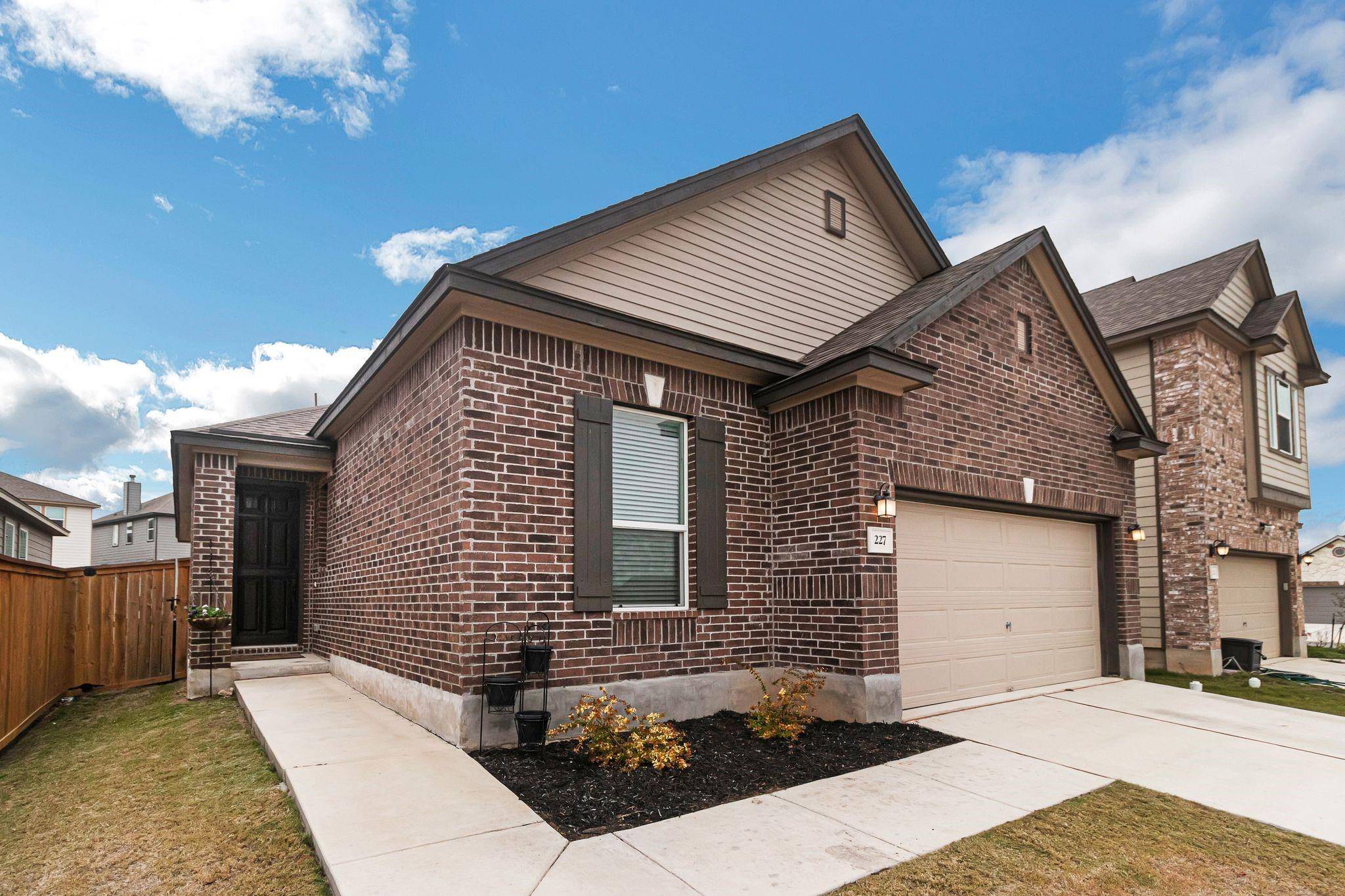 Jarrell, TX 76537,227 Outlaw DR