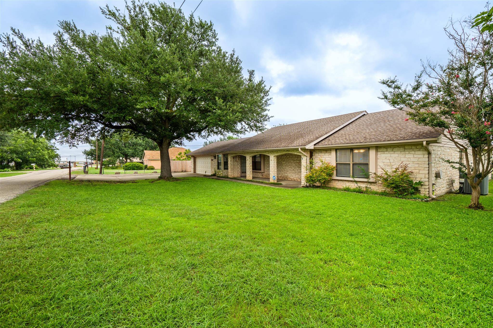 Thrall, TX 76578,204 E Eckhart Ave