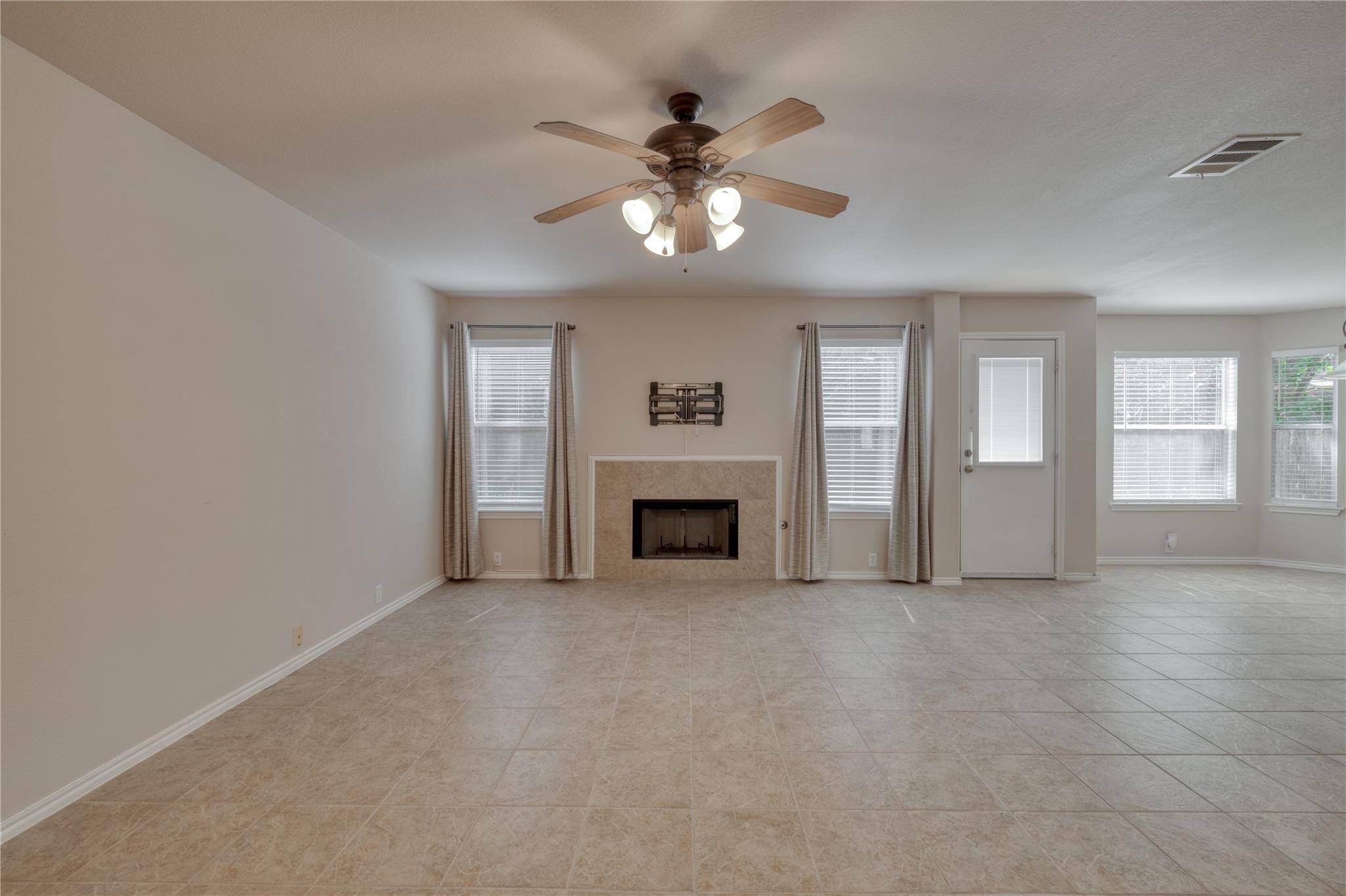 Round Rock, TX 78665,525 Golden Creek DR