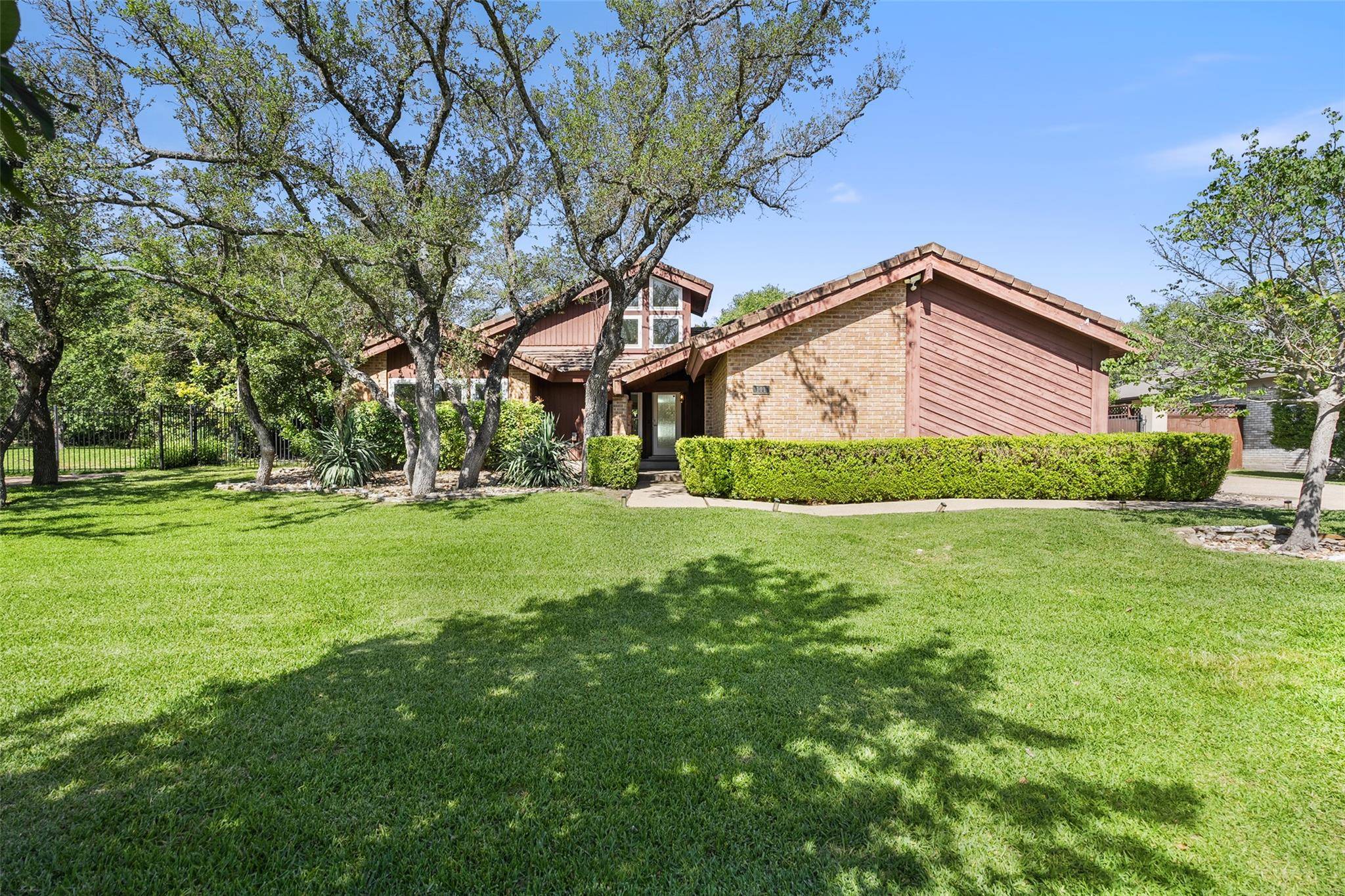 Lakeway, TX 78734,111 Blue Jay DR