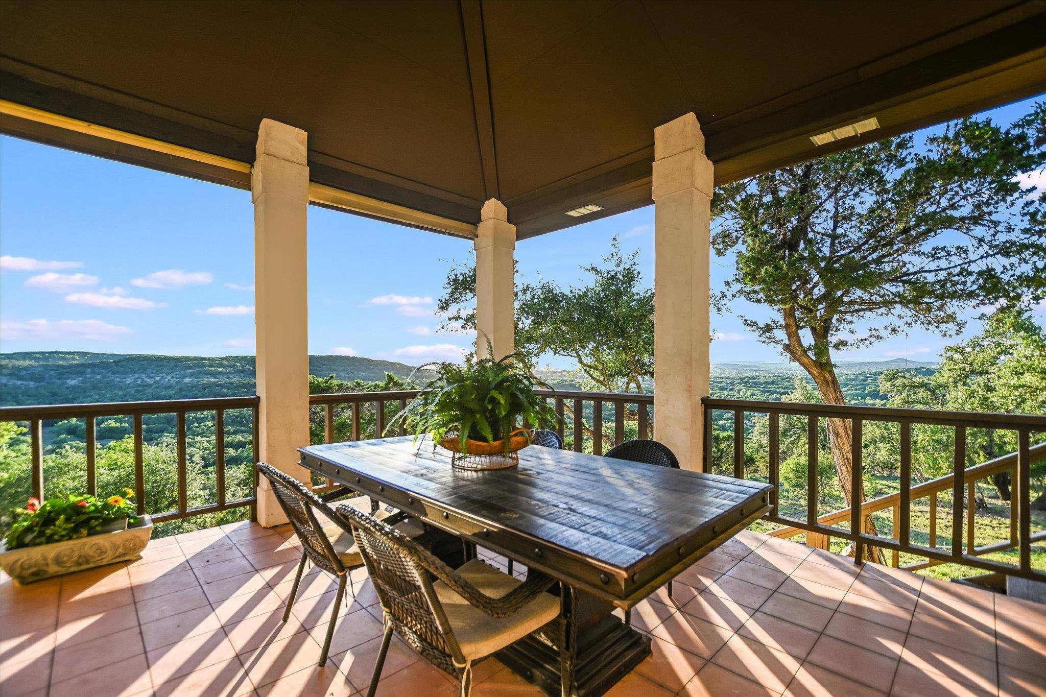 Wimberley, TX 78676,100 MESA DR