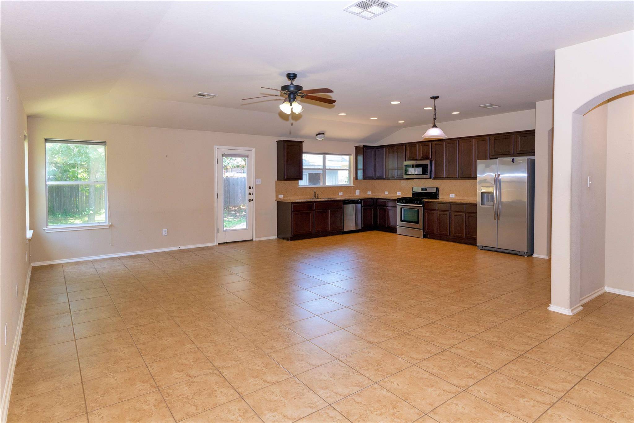 Buda, TX 78610,828 Middle Creek RD