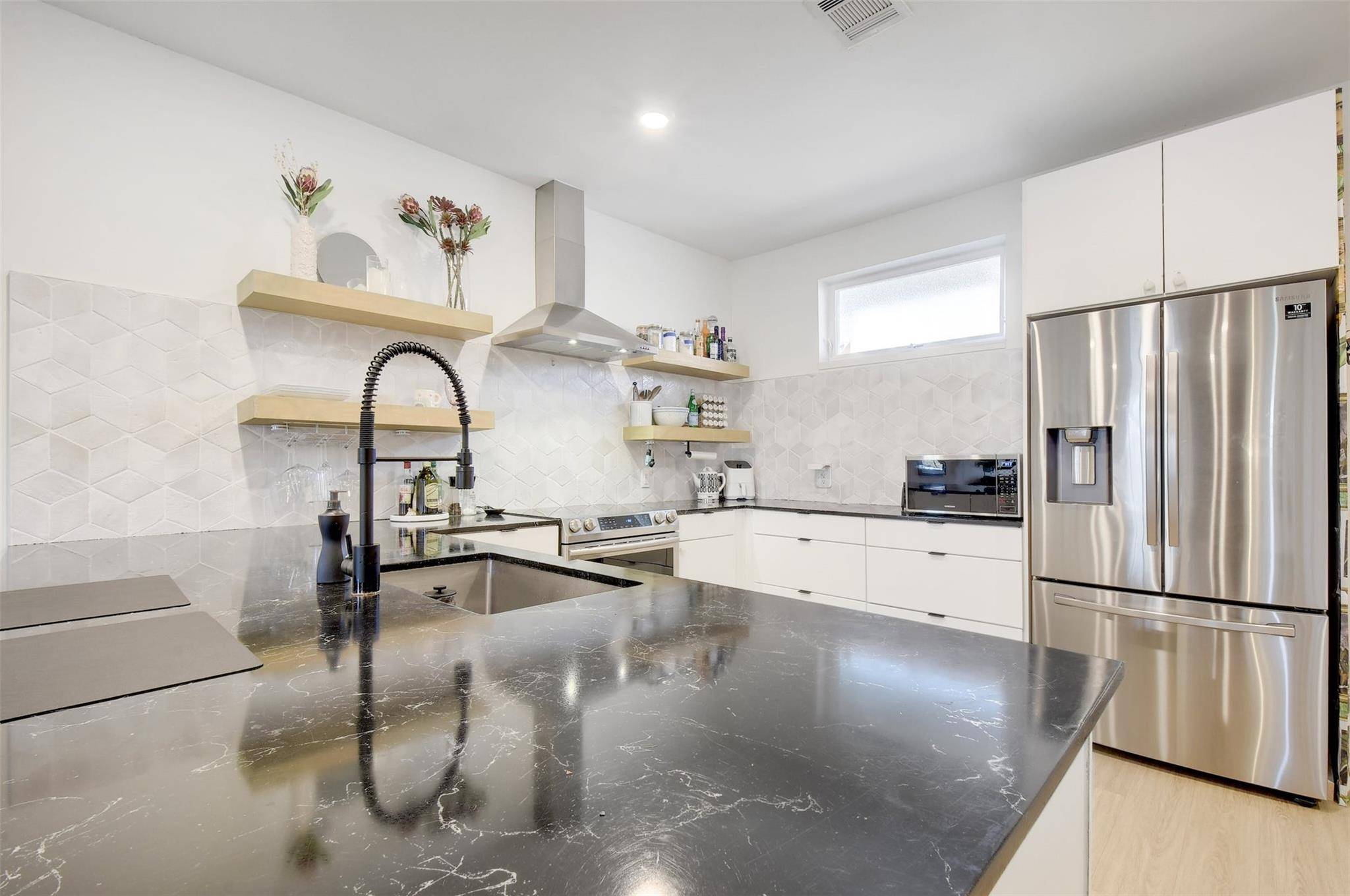 Austin, TX 78702,2709 E. 5th ST #2303