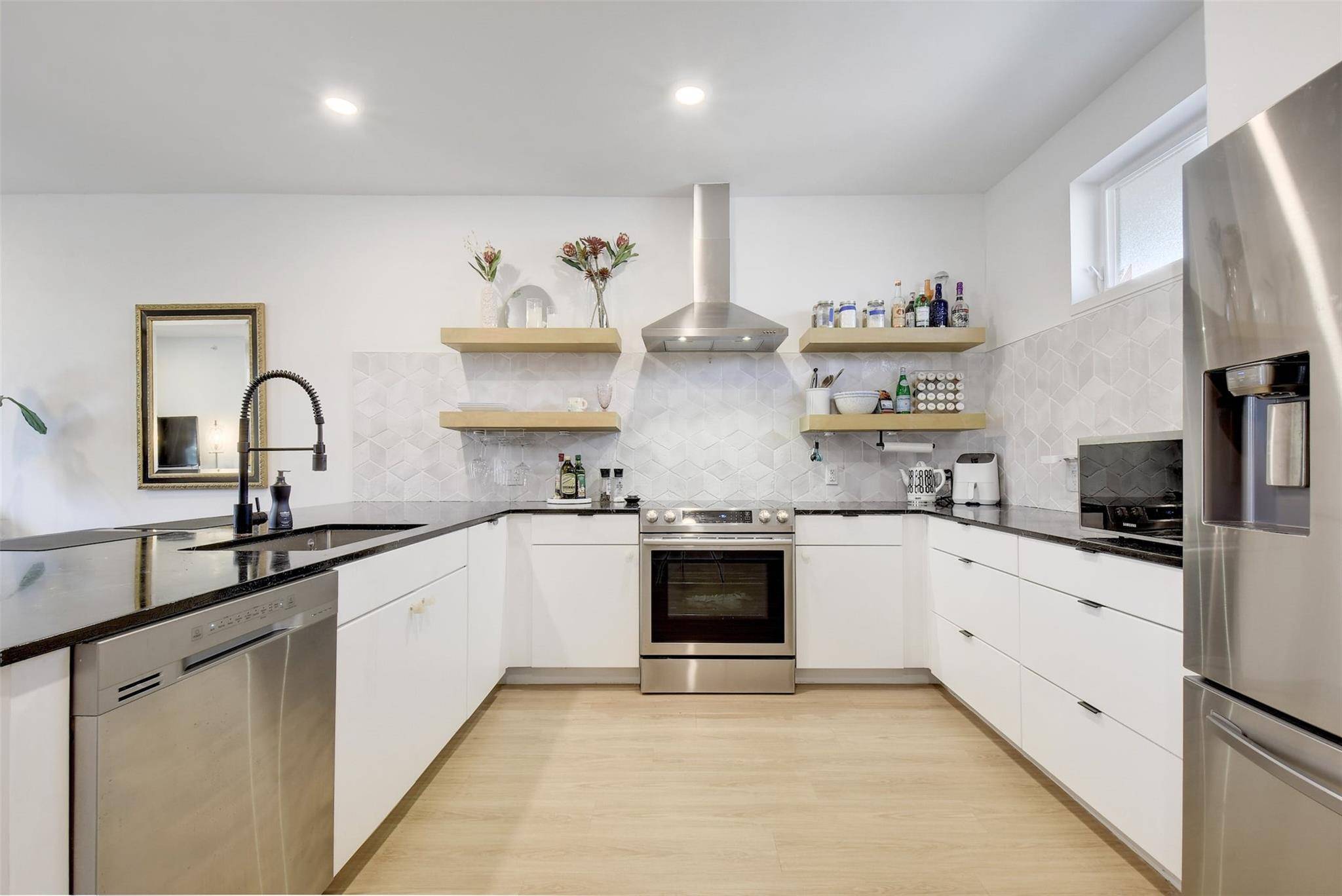 Austin, TX 78702,2709 E. 5th ST #2303