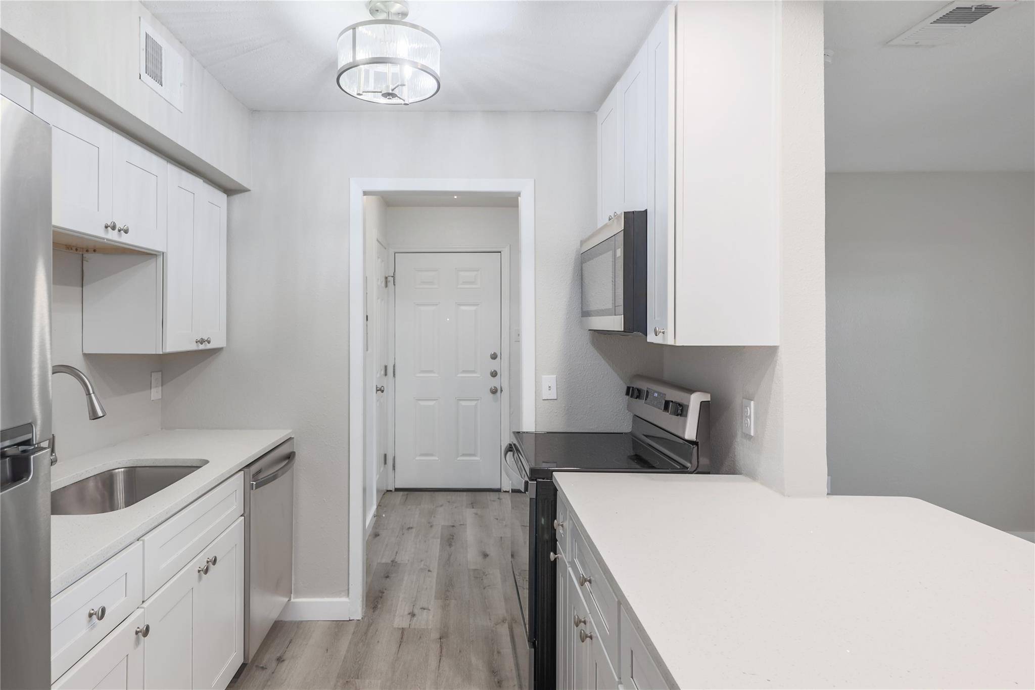 Austin, TX 78741,2201 mission hill CIR