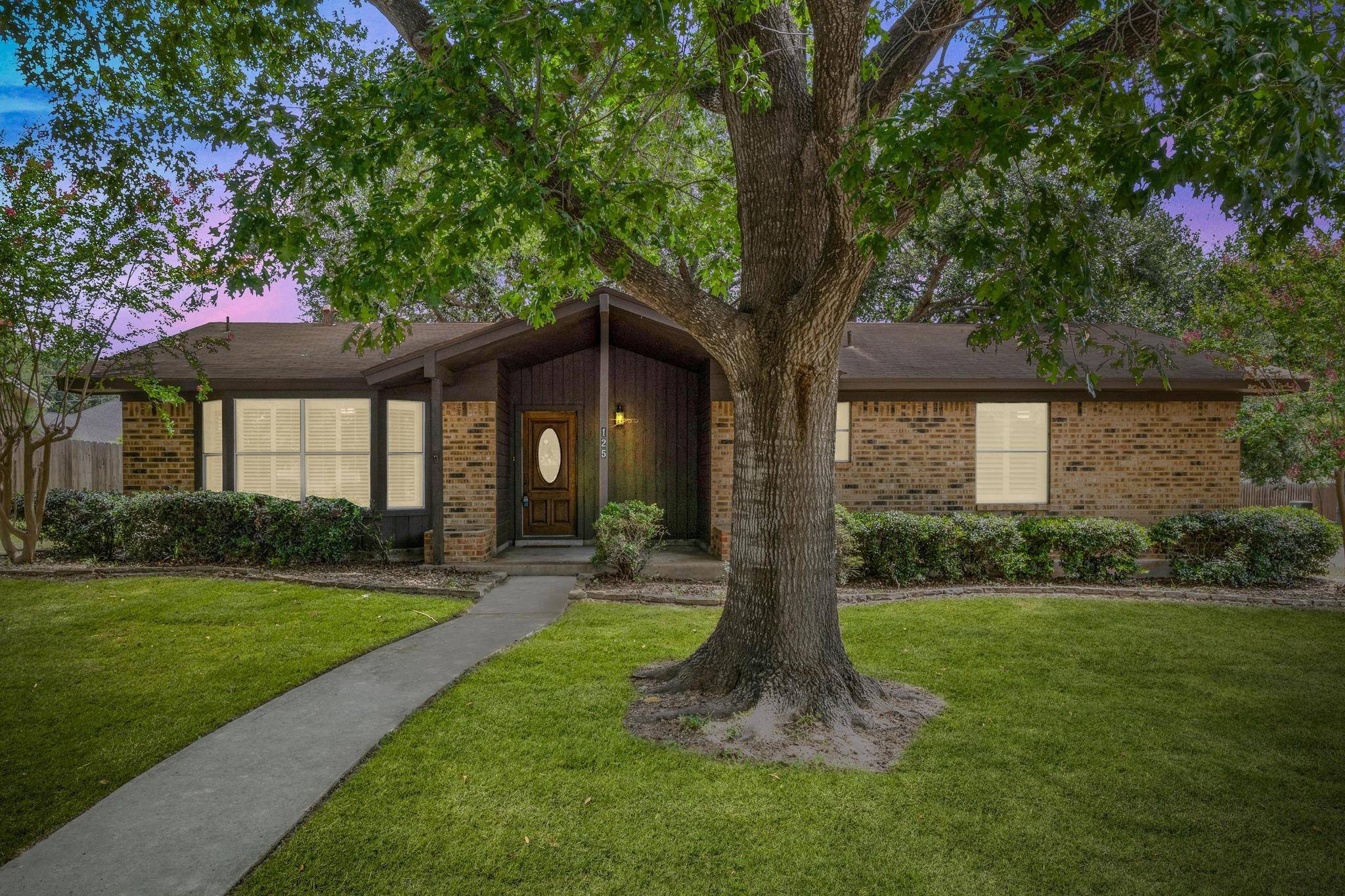 Luling, TX 78648,125 Hillview DR