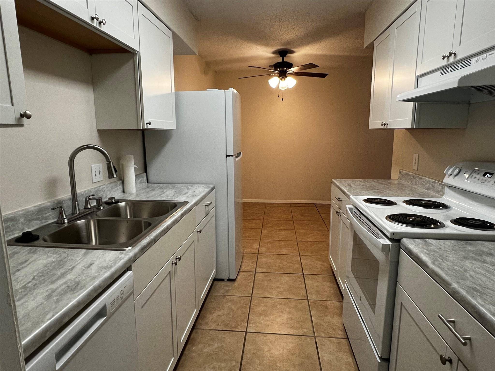 Kyle, TX 78640,409-411-411 Live Oak ST #411