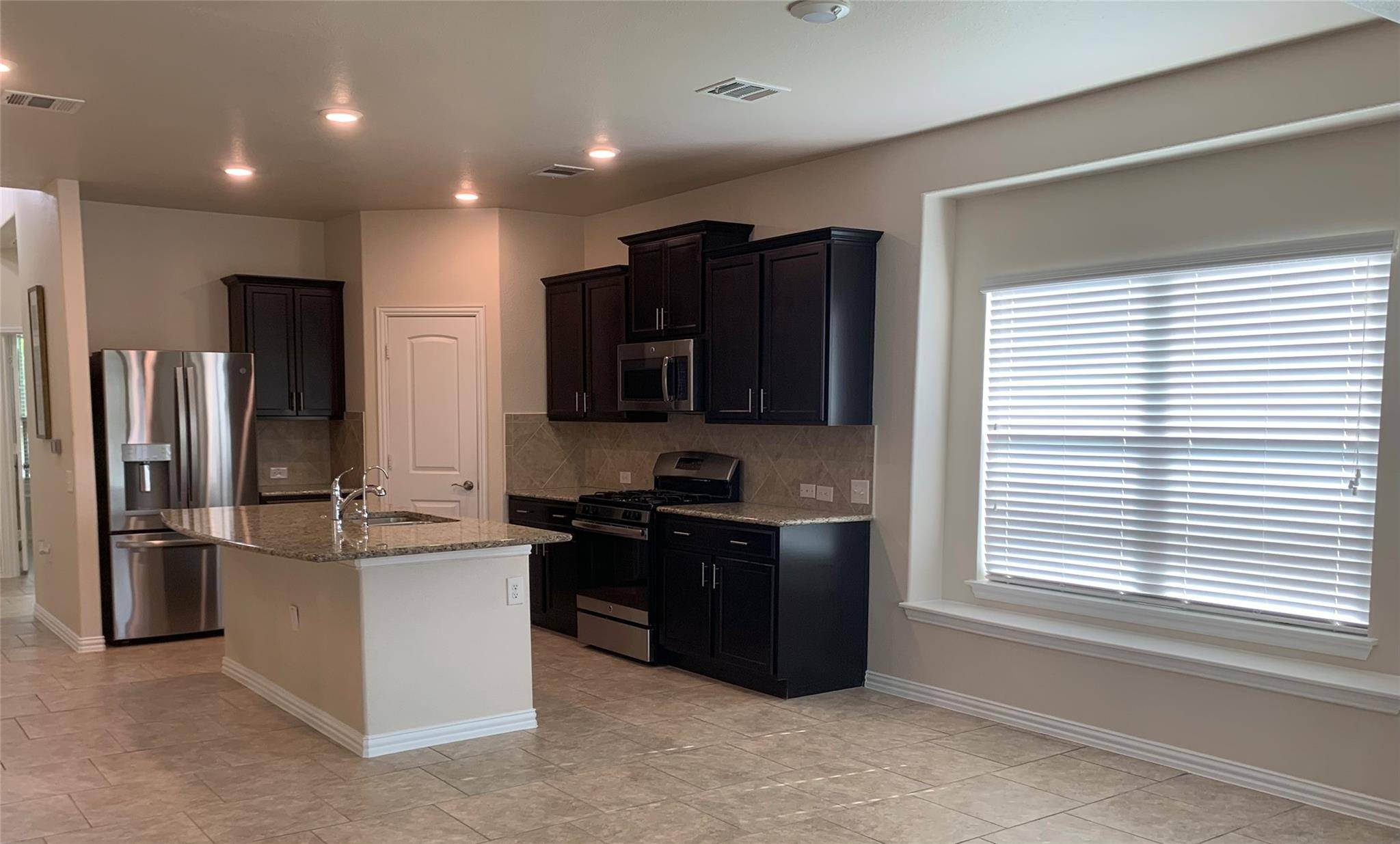 Austin, TX 78744,7216 Vail Ridge ST