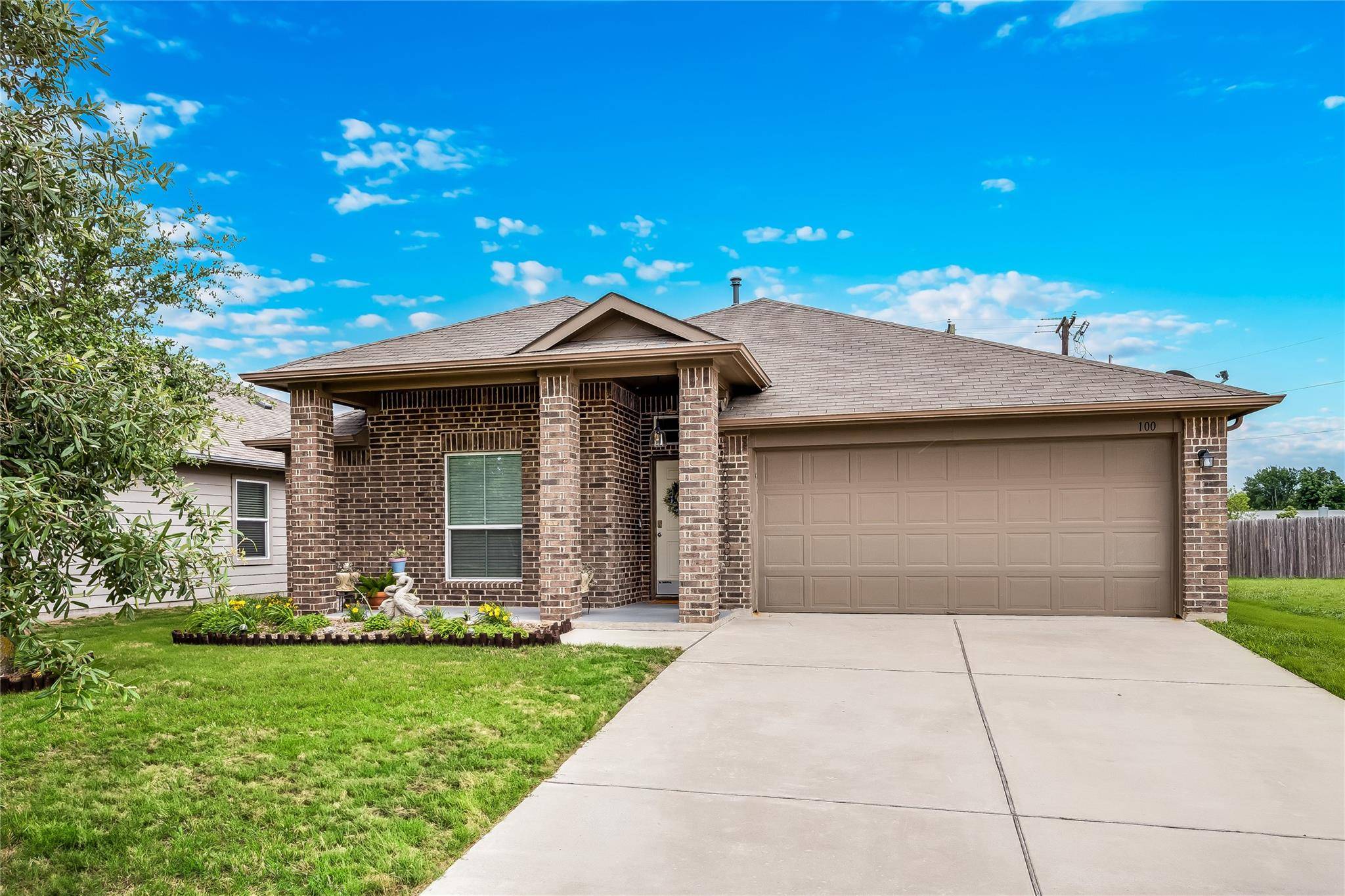 Hutto, TX 78634,100 Seaholm LN