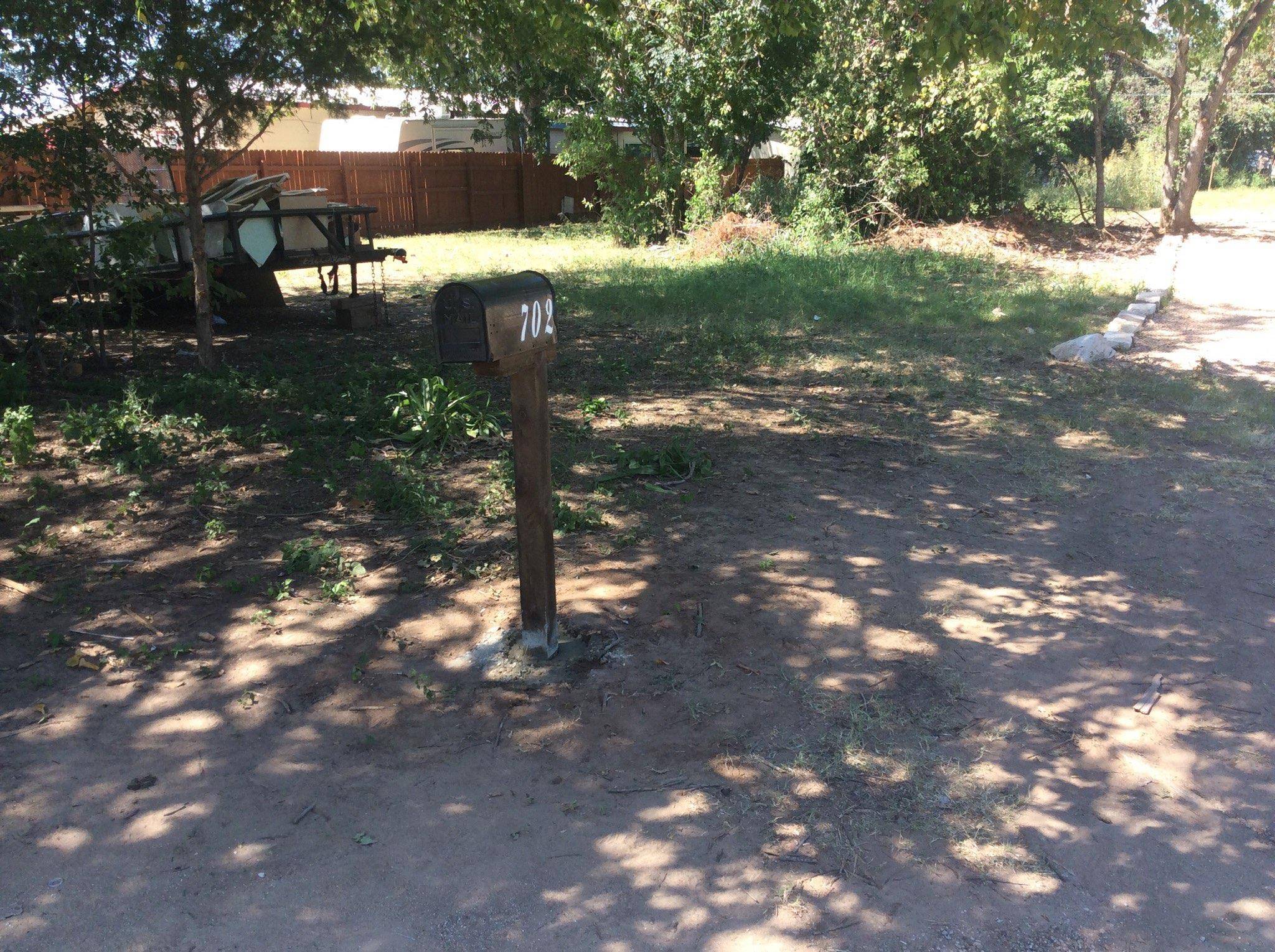 Smithville, TX 78957,704 Hill ST