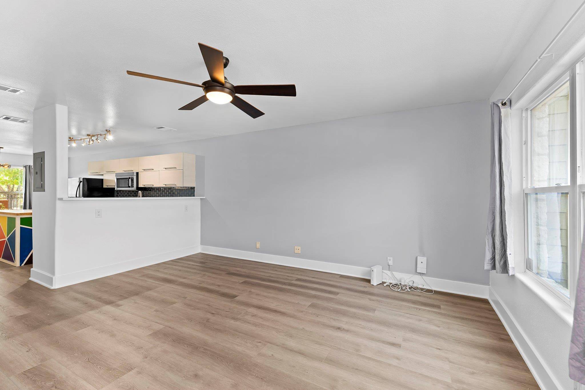 Austin, TX 78741,1101 Grove BLVD #803