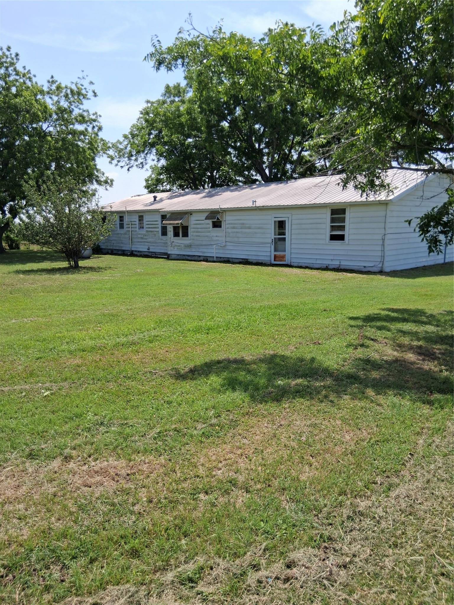 Bartlett, TX 76511,243 Village LN