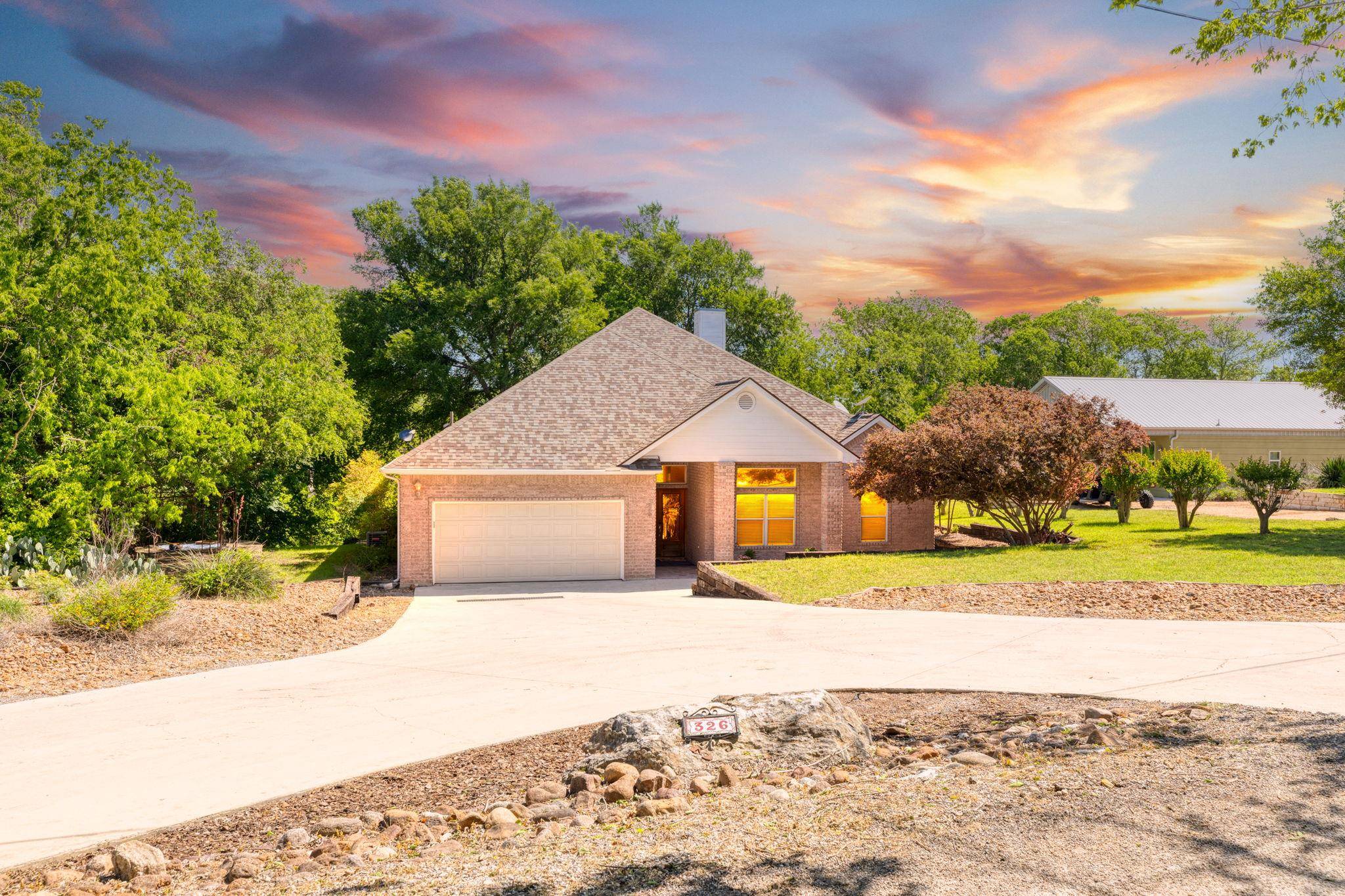 Kingsbury, TX 78638,326 Red Bird LN