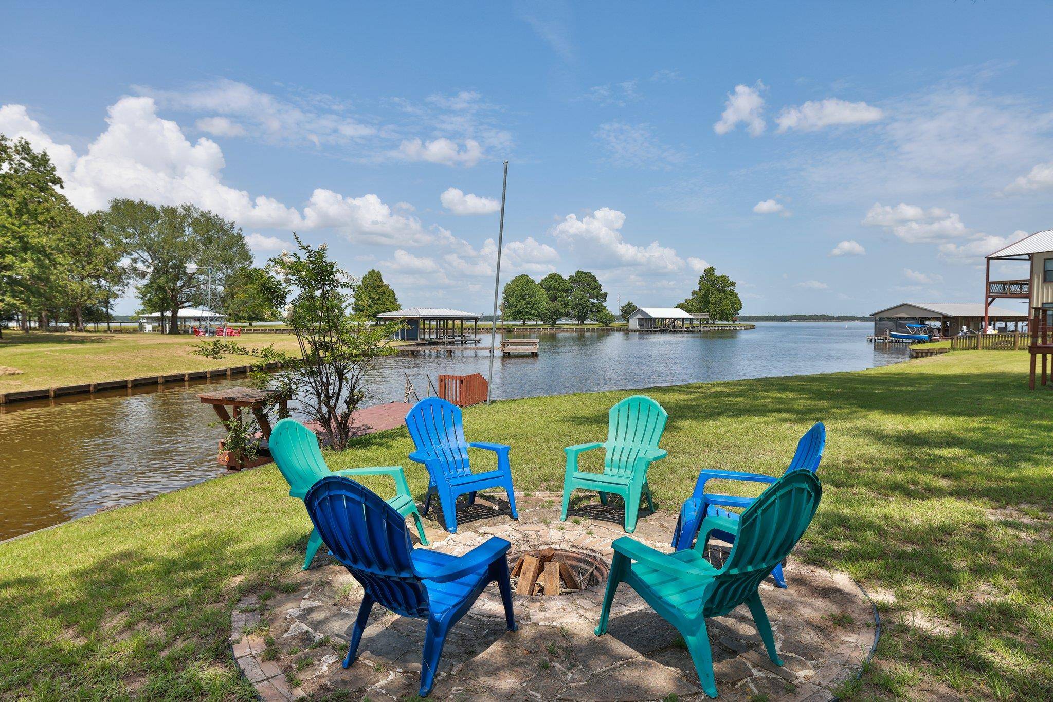 Thornton, TX 76687,20559 Red Bud CT