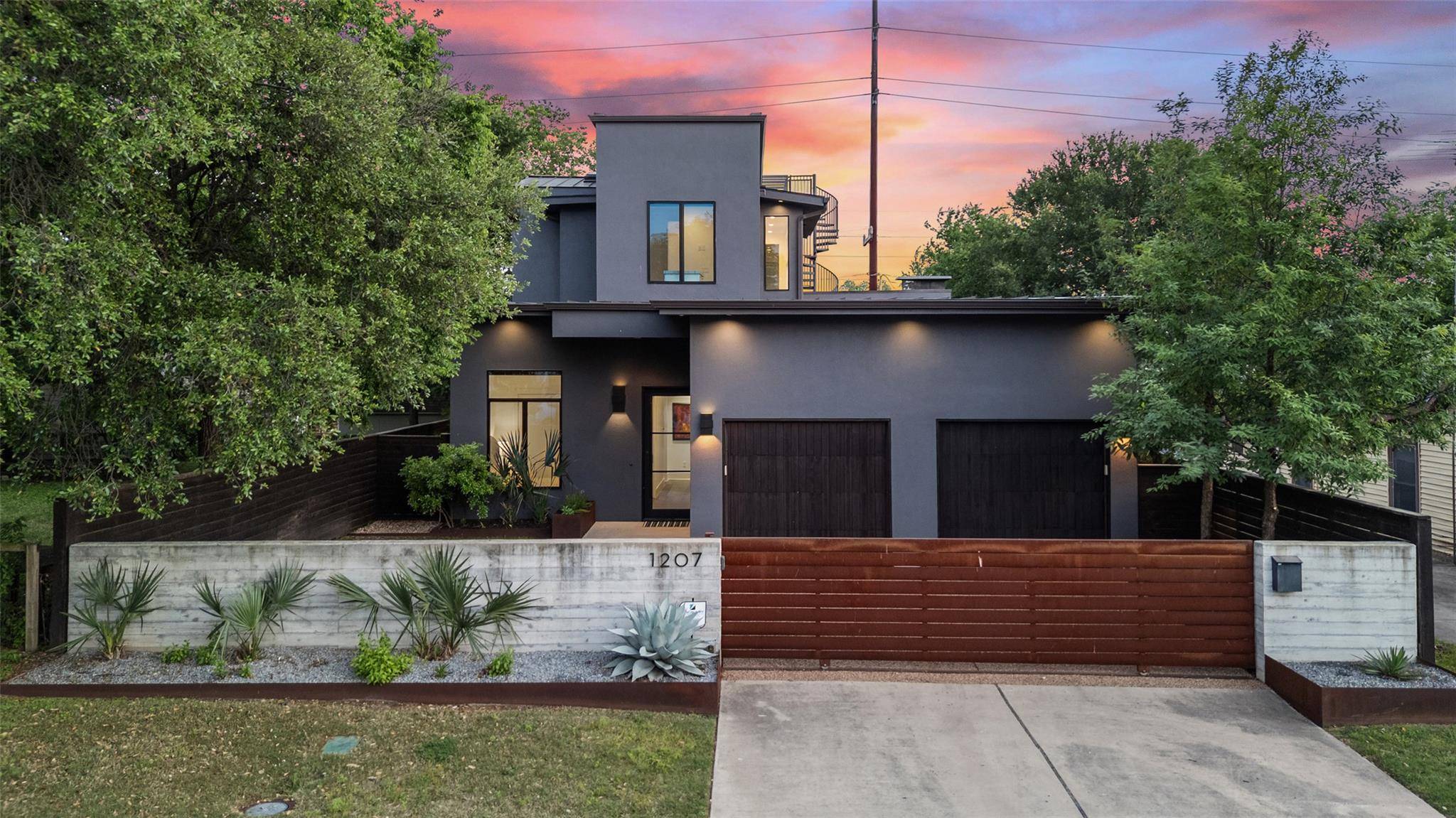 Austin, TX 78702,1207 E 13th ST