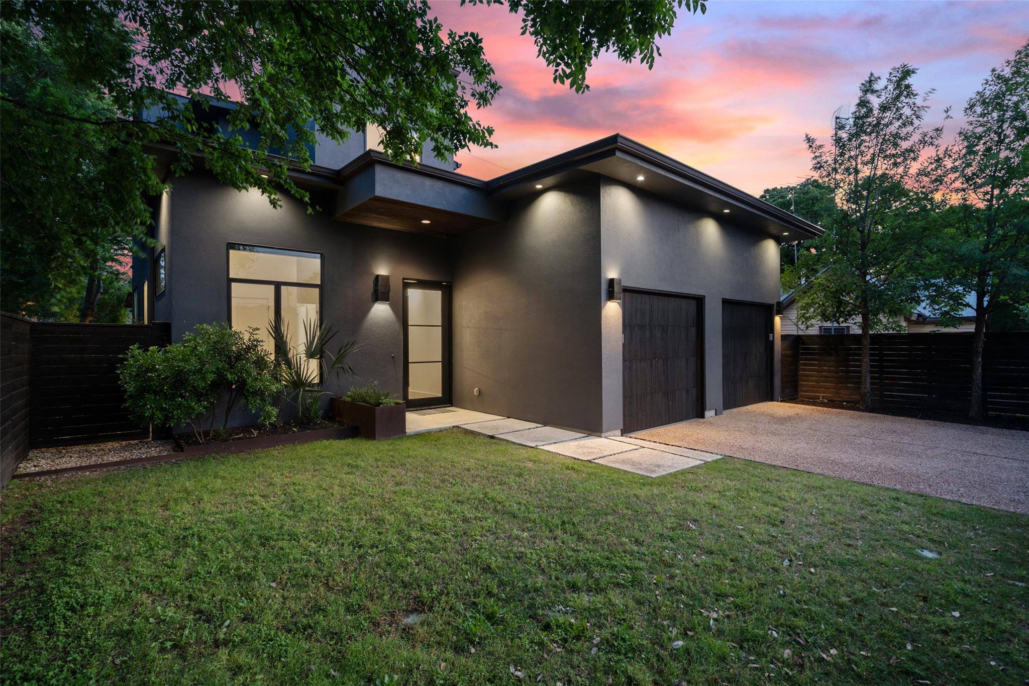Austin, TX 78702,1207 E 13th ST