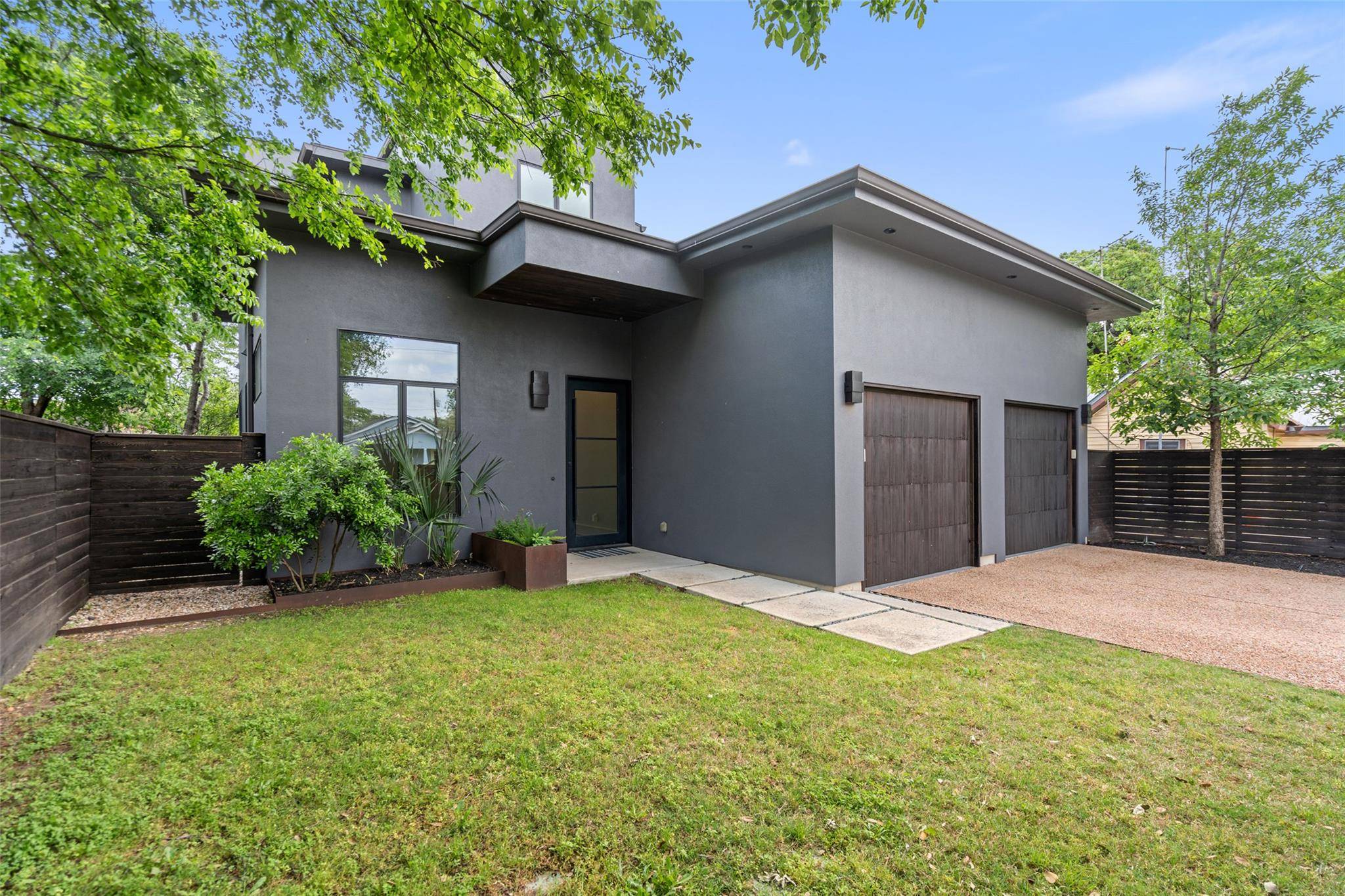 Austin, TX 78702,1207 E 13th ST