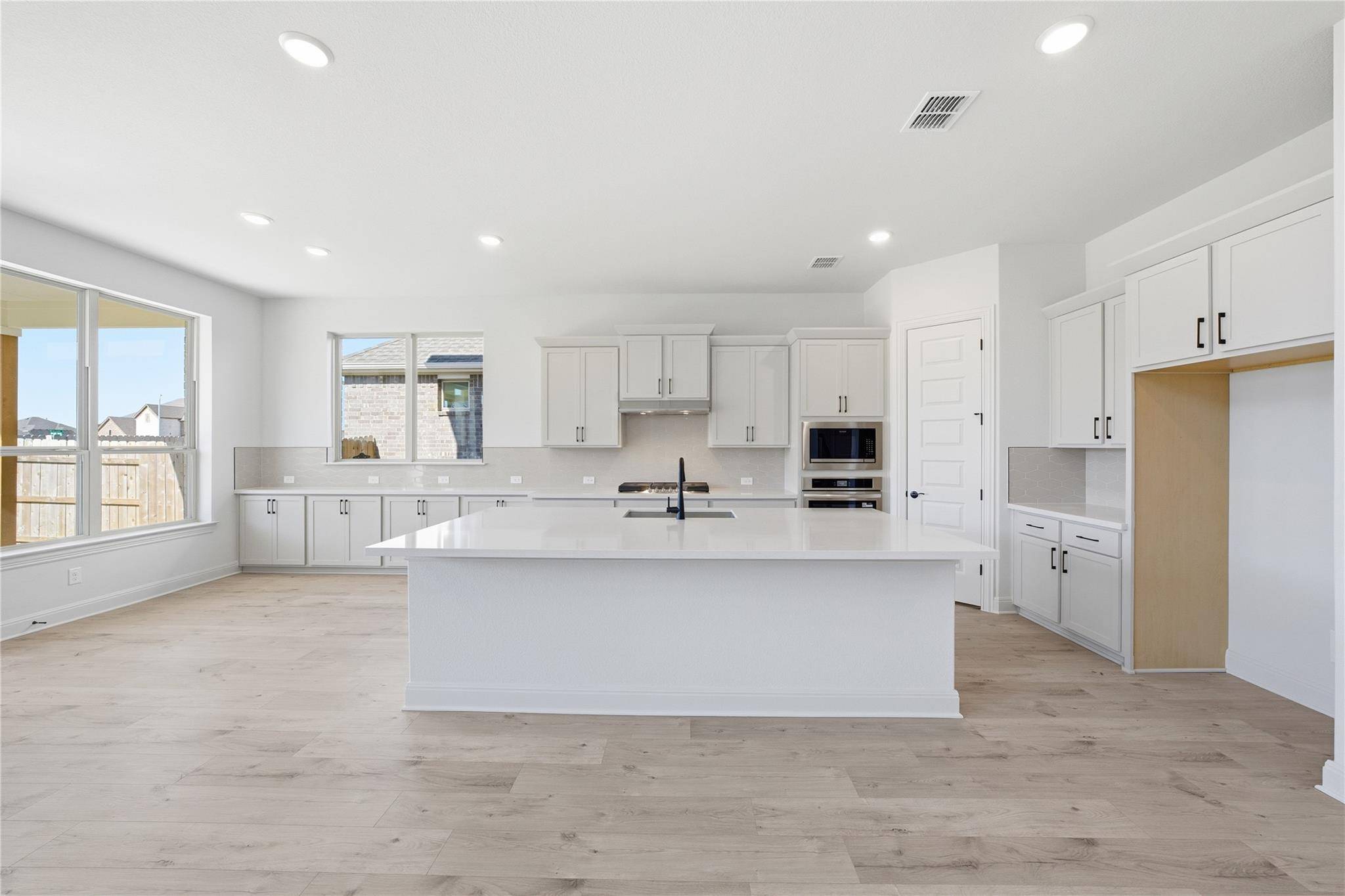 Leander, TX 78641,933 Sunny Ridge DR