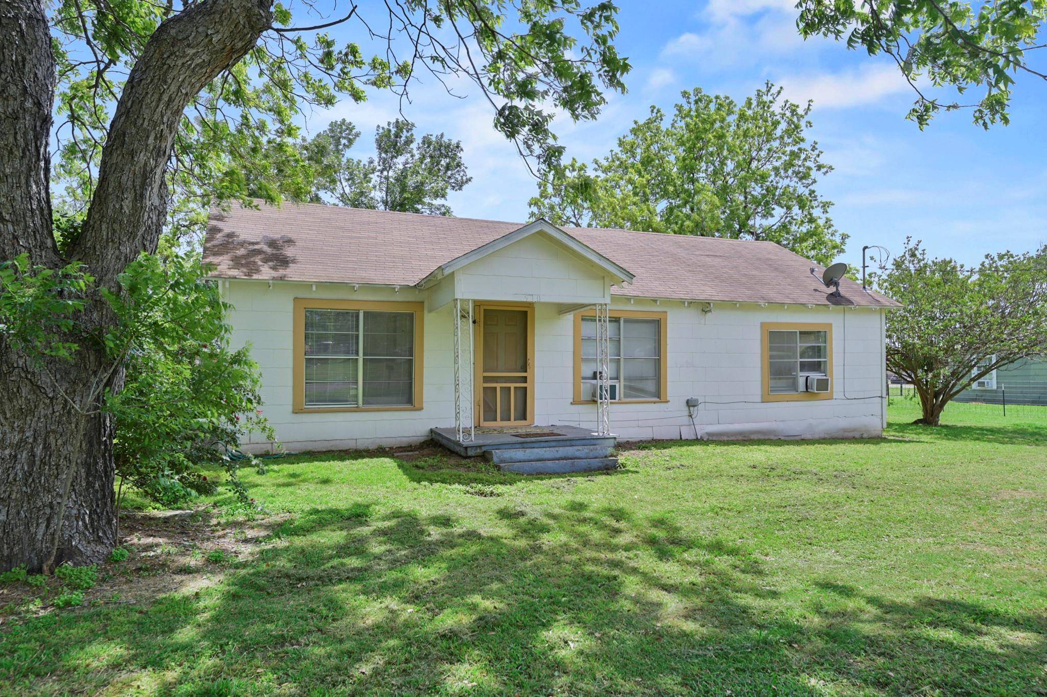 Bremond, TX 76629,510 W Hunt ST