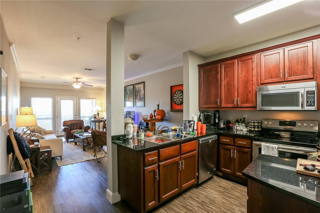 Austin, TX 78705,910 W 25th ST #204
