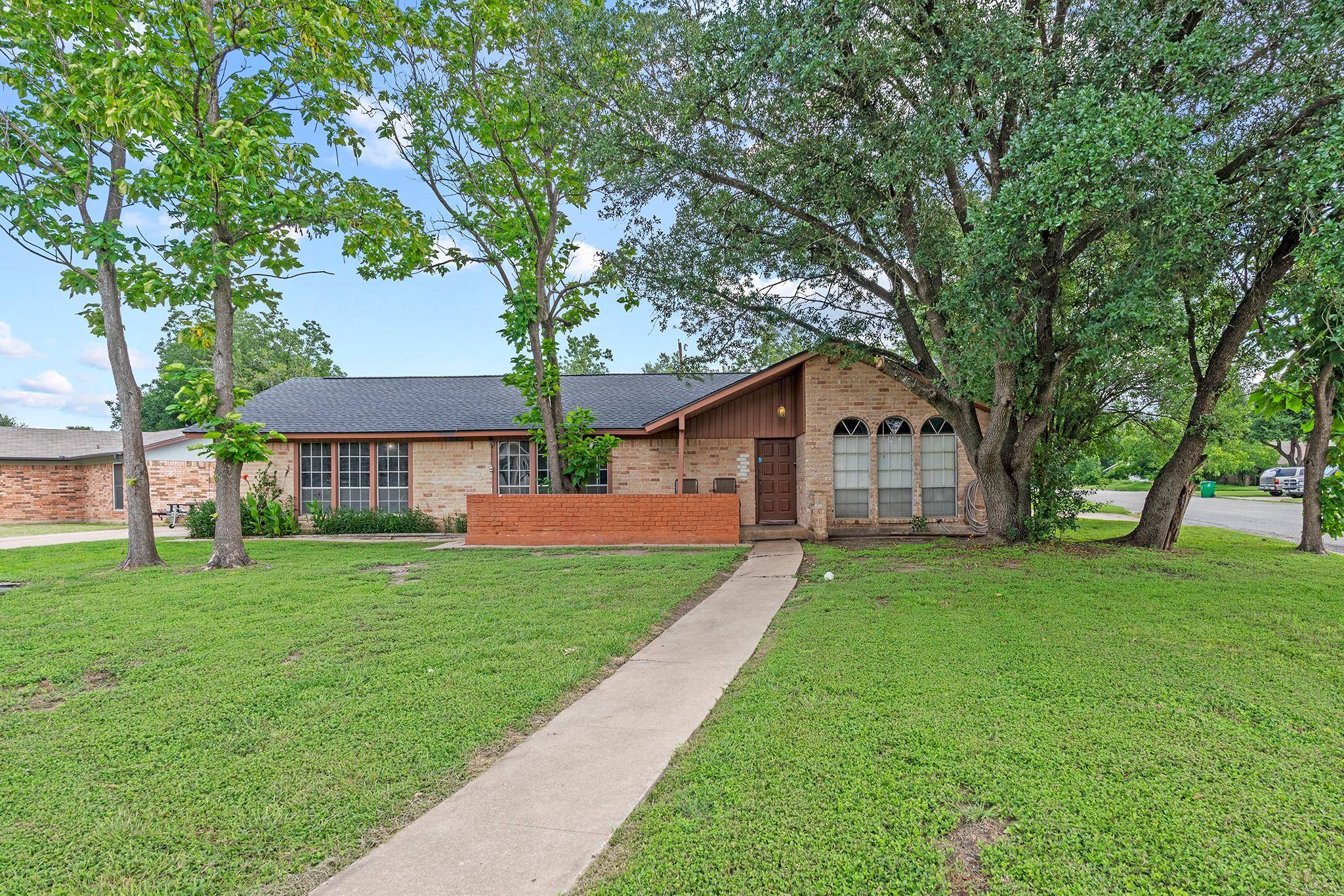 Taylor, TX 76574,2400 Grace ST